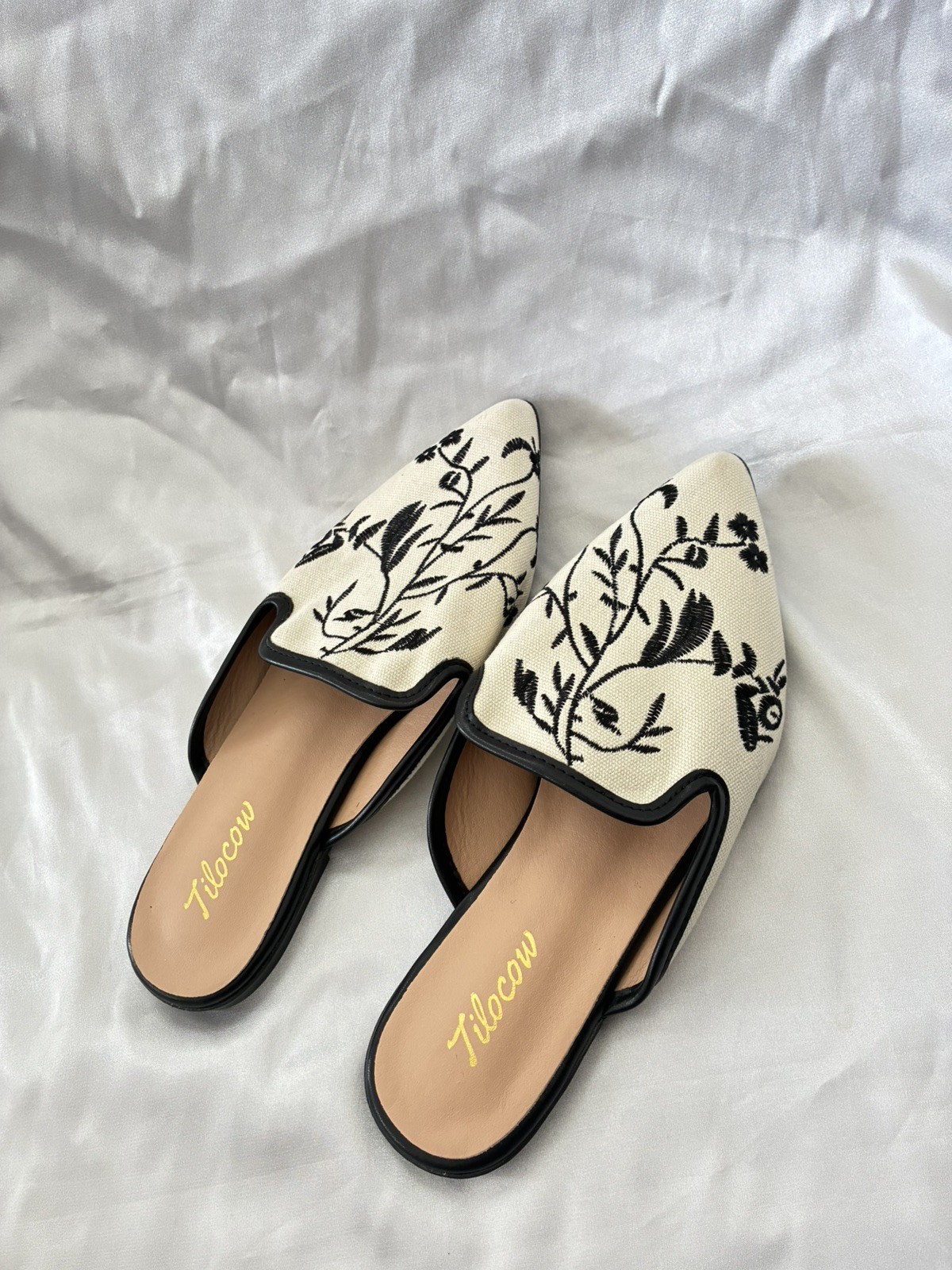 Summer SALE! Tilocow Black Floral Pointed Toe Flat Mules Size 6