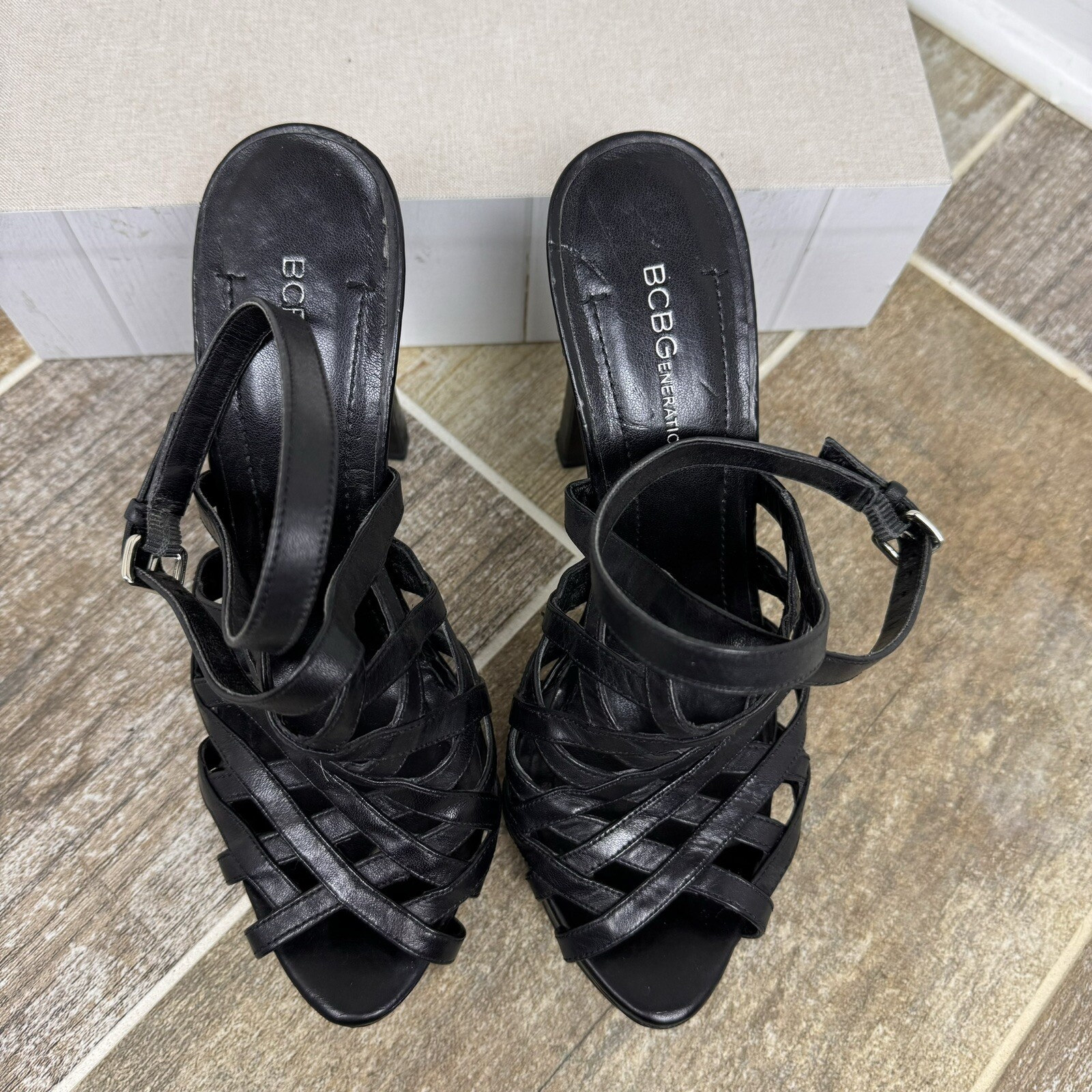 BCBGeneration Black Leather Crisscross Heels BG-Parker Black 8.5B Damaged