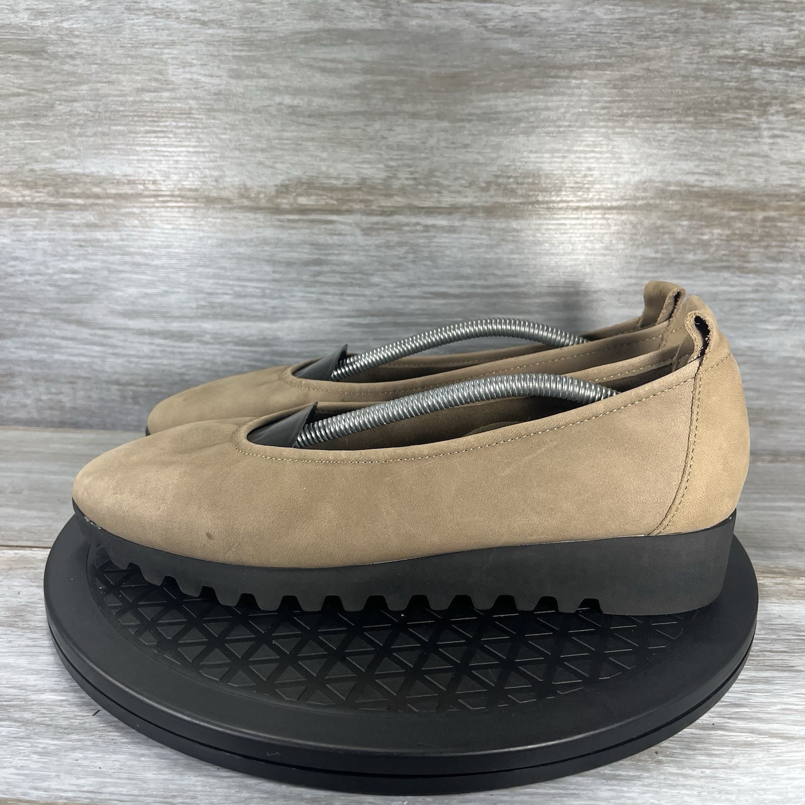 Aetrex Women’s Brianna Taupe Nubuk Leather Ballet Flat Size 8.5