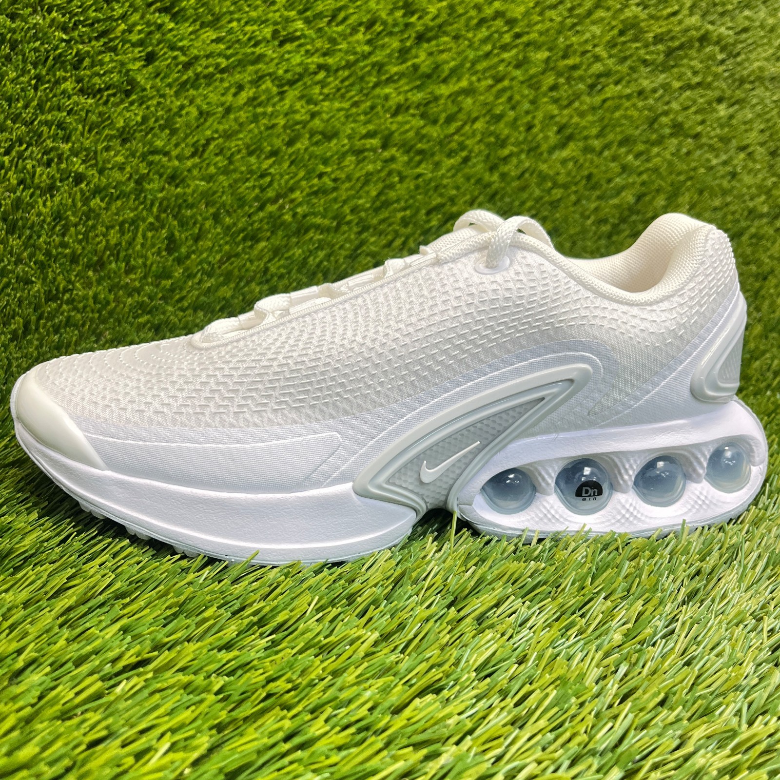 Nike Air Max DN Womens Size 8 White Athletic Running Walking Shoes Sneakers