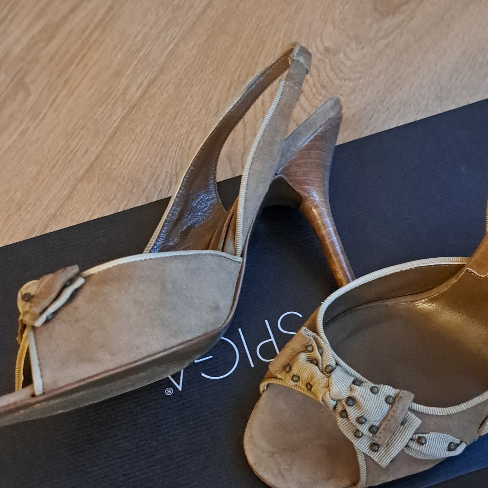 Via Spiga Women’s Beige Suede Open Toe Studded Bow Slingback Stiletto 8.5 M