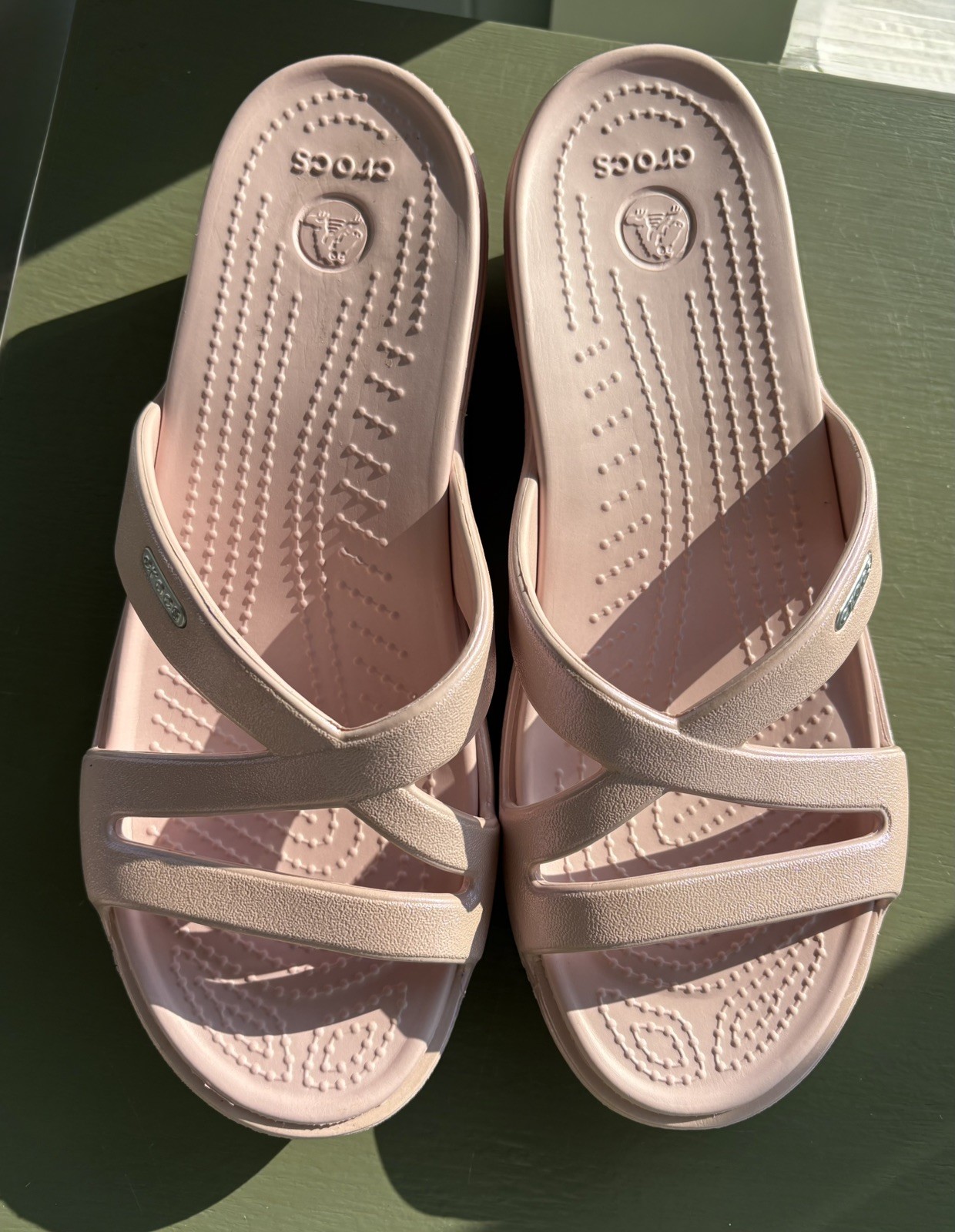 Crocs Pink Iridescent Patricia Strappy Cross-Strap Wedge Slide Sandals. Size 8W