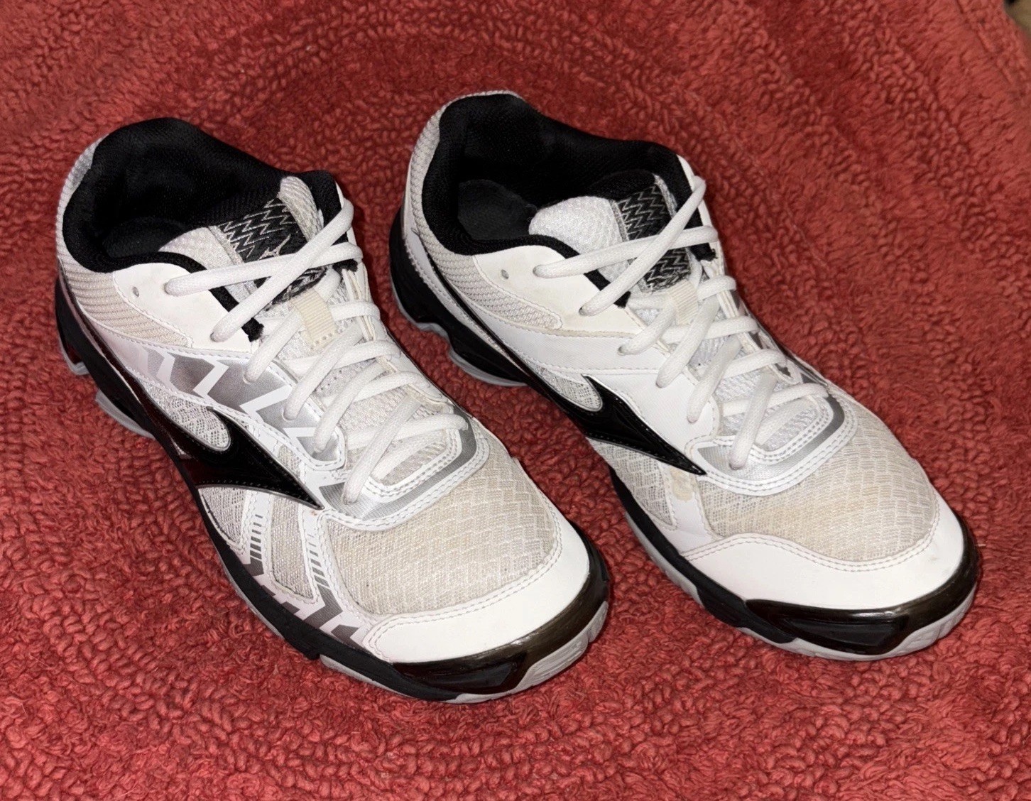 Mizuno Women’s Wave Bolt 7 Indoor Volleyball Shoes Sz 10 M, White & Black 430238
