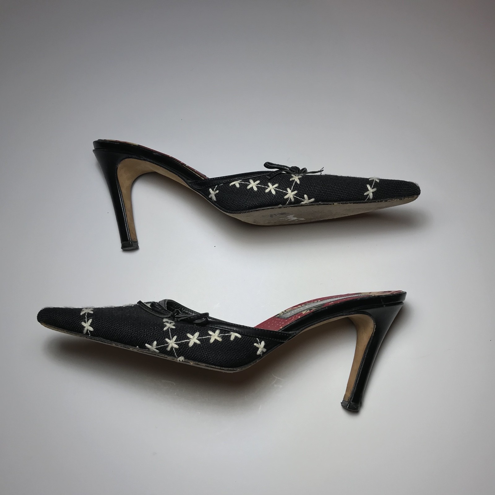 Isabella Fiore Vintage Y2K Cross Stitched Black White Woven Bow Mules 6.5