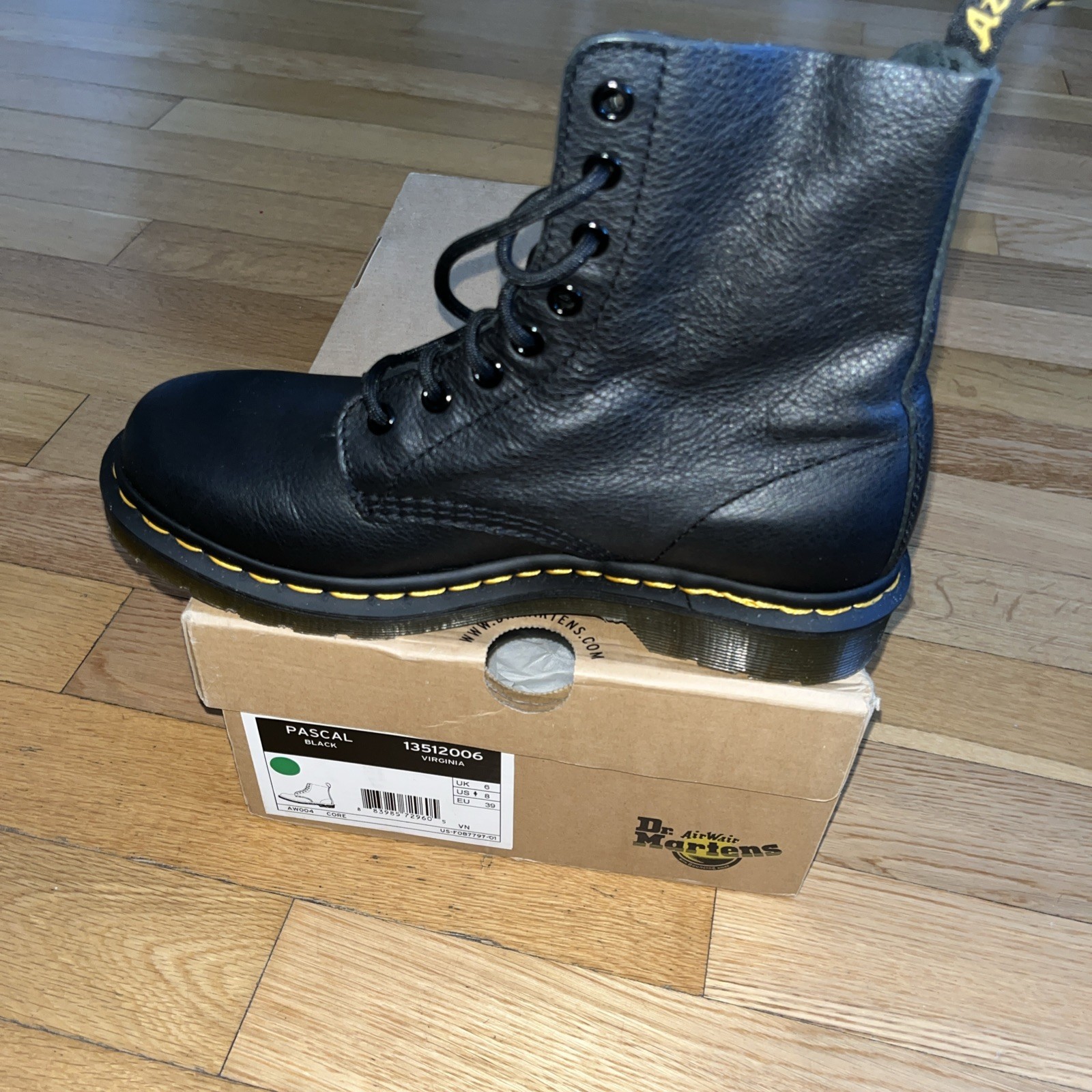 Dr. Martens Pascal Virginia Leather Boots Women’s 8 NWT Combat Black