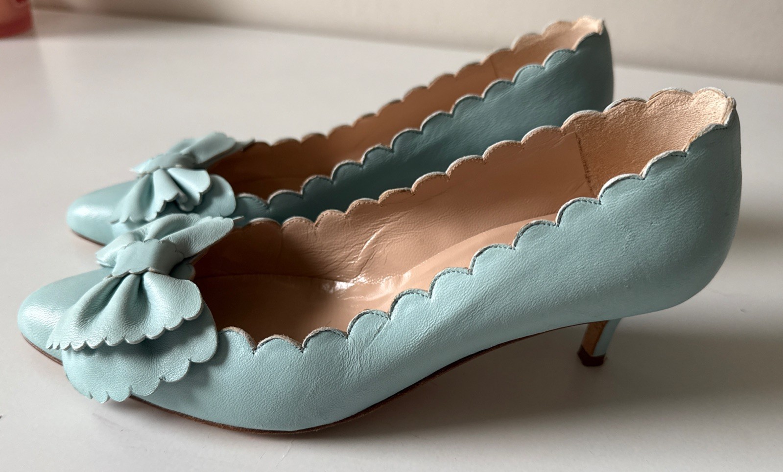 Oscar De La Renta Light Blue Scalloped Leather Heels Women’s Size 7