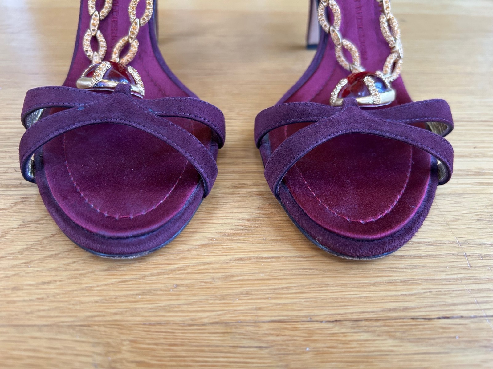GIUSEPPE ZANOTTI Burgundy Suede Gold Chain &Red Jewel T-Strap Sandals IT 38 Good