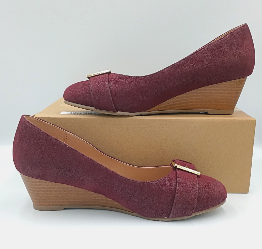 Journee Collection Graysn Slip-On Wedge Heel Wine (Dark Red) Womens Size 8 NEW