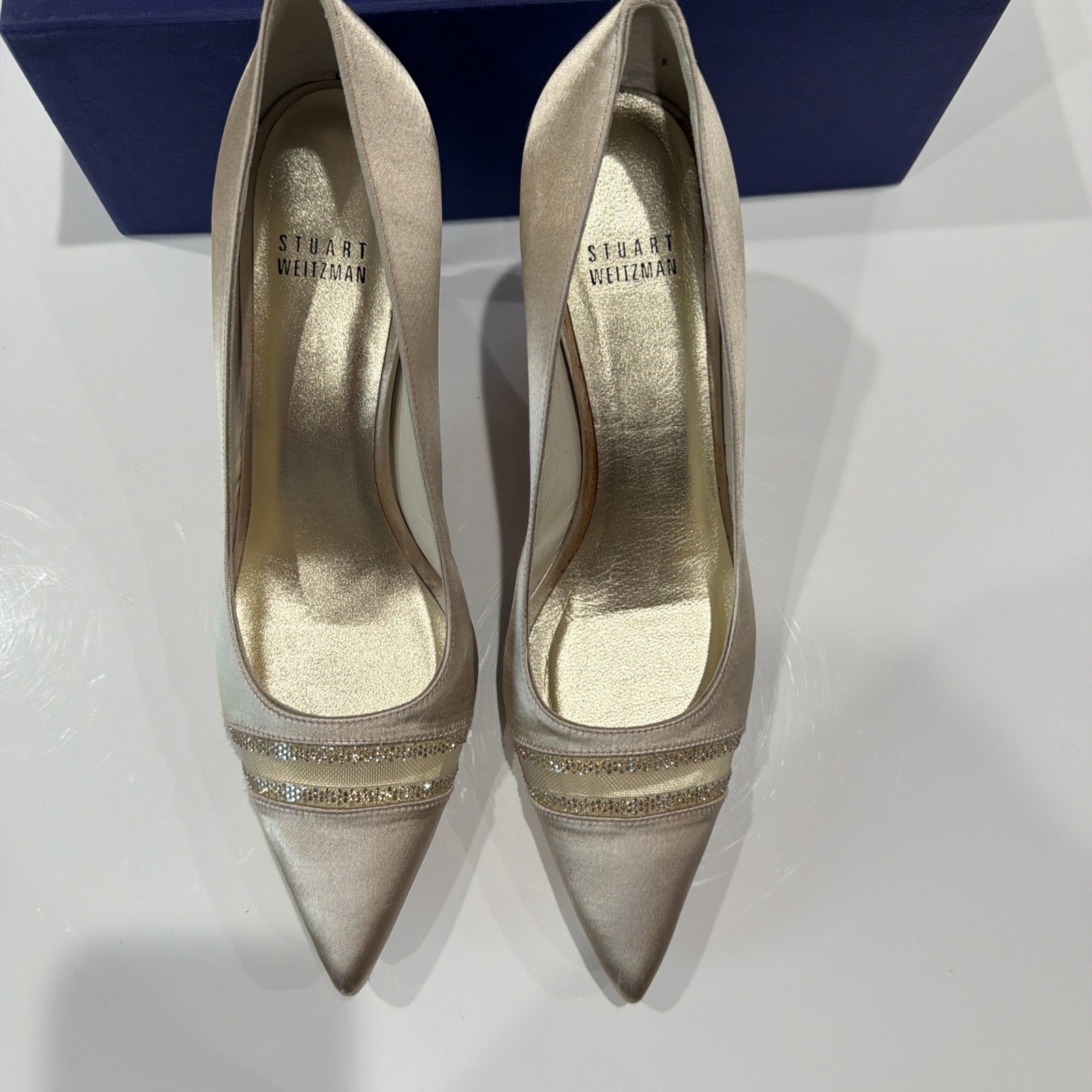 Stuart Weitzman Champaign Satin Point Toe Mid Heel Sz 8 Wedding Guest