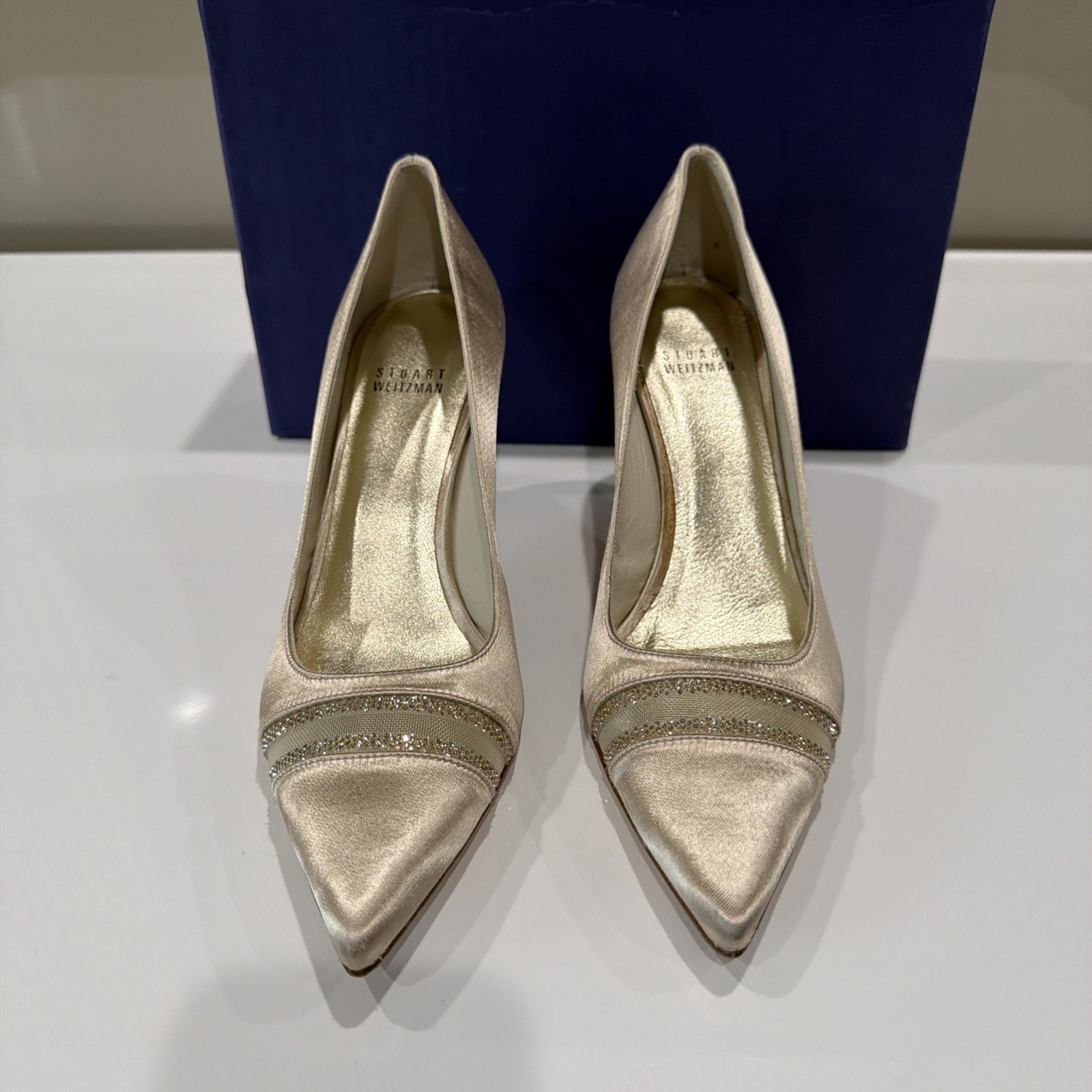 Stuart Weitzman Champaign Satin Point Toe Mid Heel Sz 8 Wedding Guest