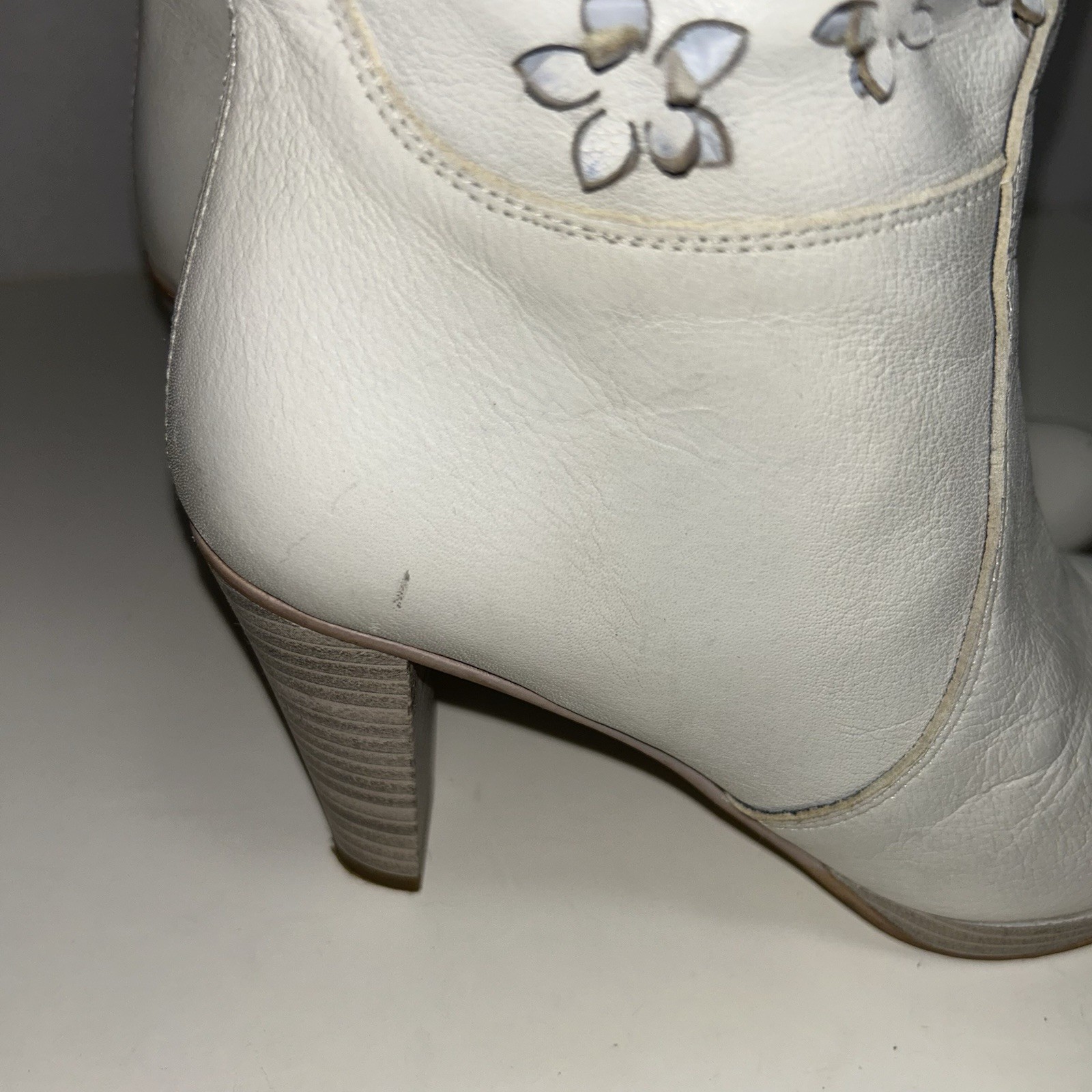 Madeleine Ivory Leather Eyelet Floral Stacked Platform Heel Zipper Boot 37 6.5