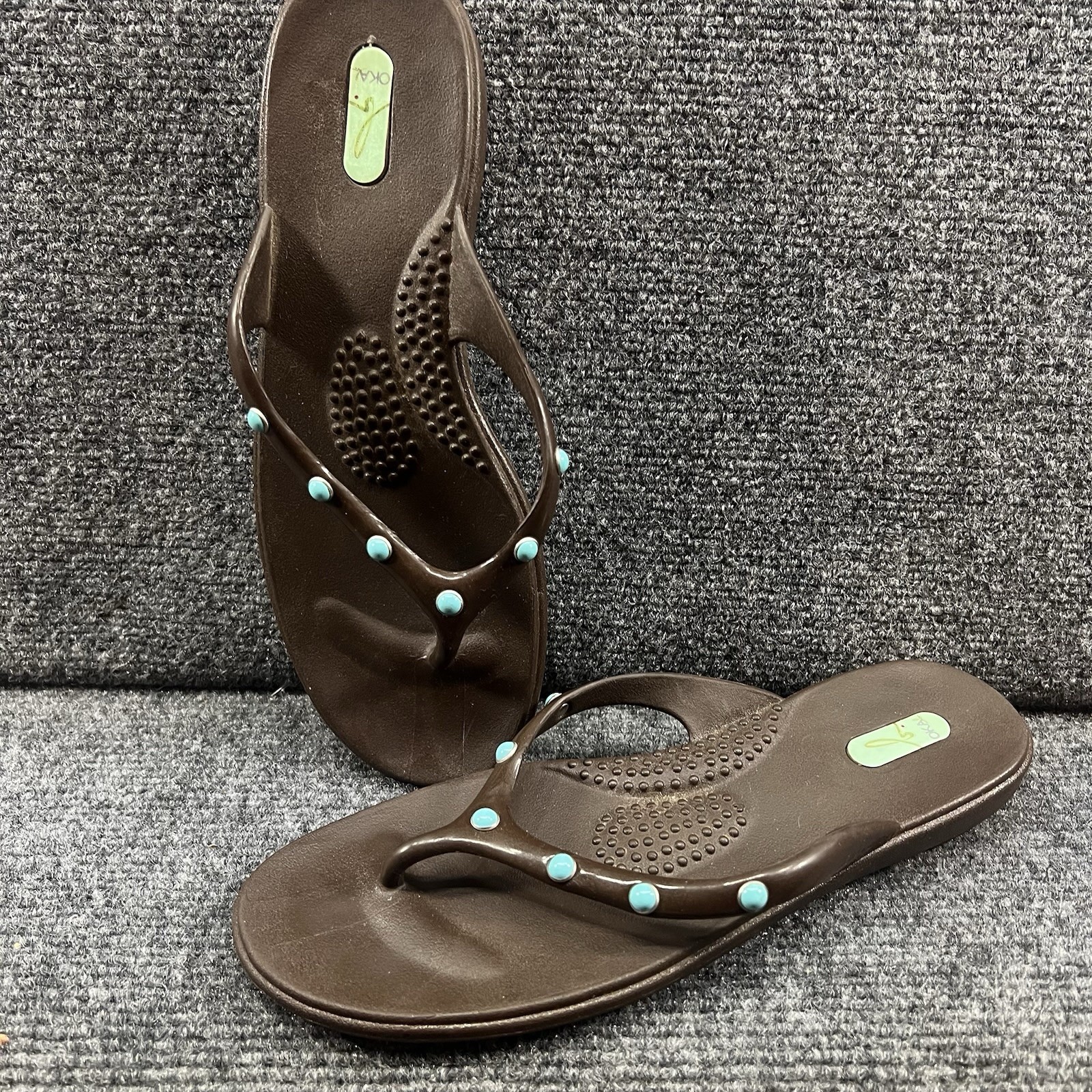 OKA b. Womens M 7/8 Flip Flop Thong Sandal Studded Accent Beach Ocean Summer