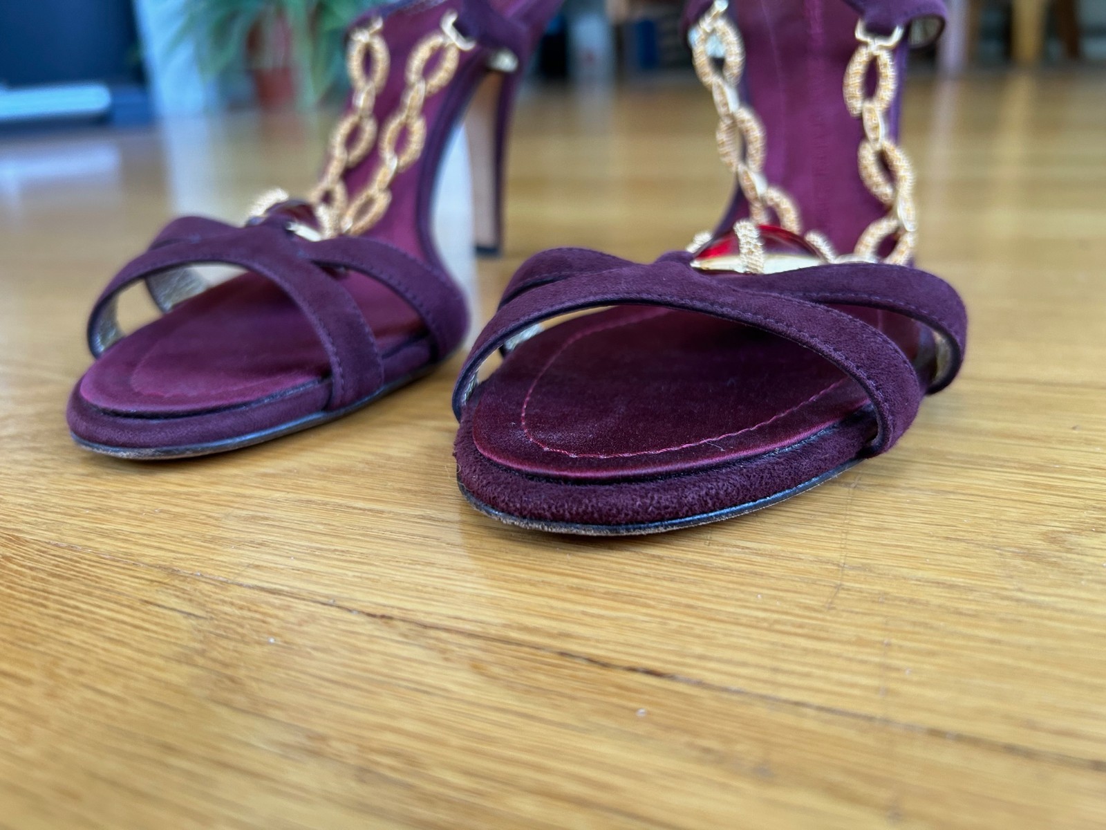 GIUSEPPE ZANOTTI Burgundy Suede Gold Chain &Red Jewel T-Strap Sandals IT 38 Good