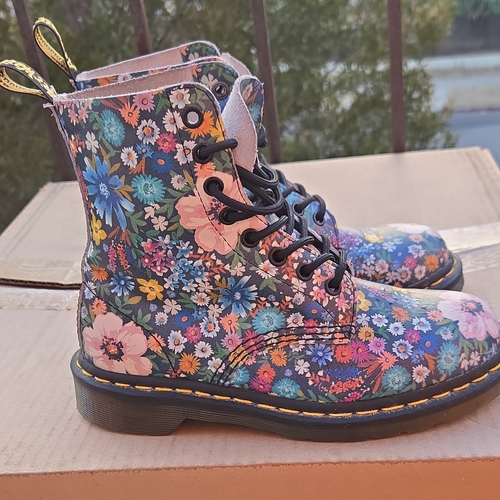 Dr. Martens 1460 Floral Multicolor Canvas Lace-Up Ankle Combat Boots US 6
