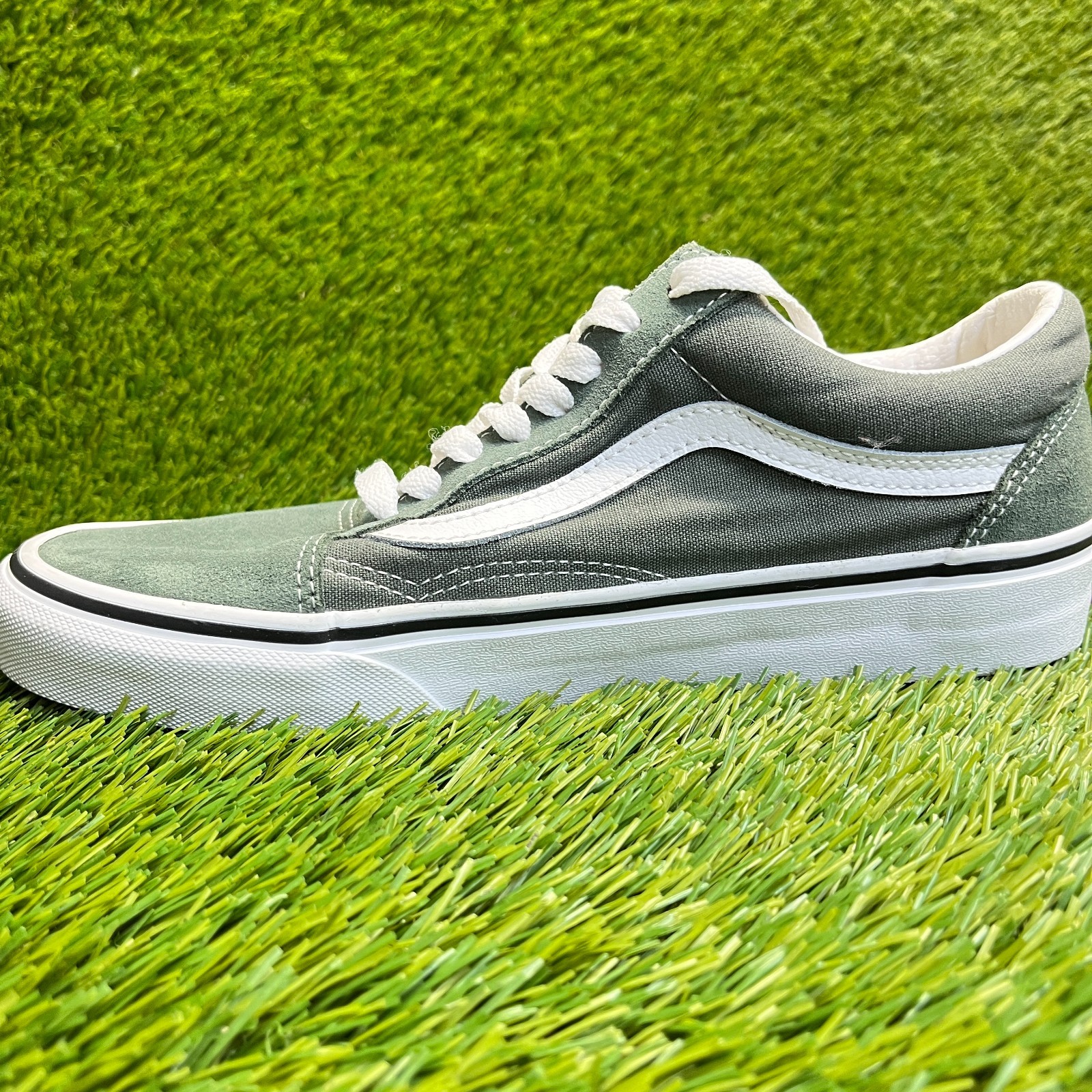 Vans Old Skool Womens Size 8.5 Green White Athletic Walking Skate Shoes Sneakers