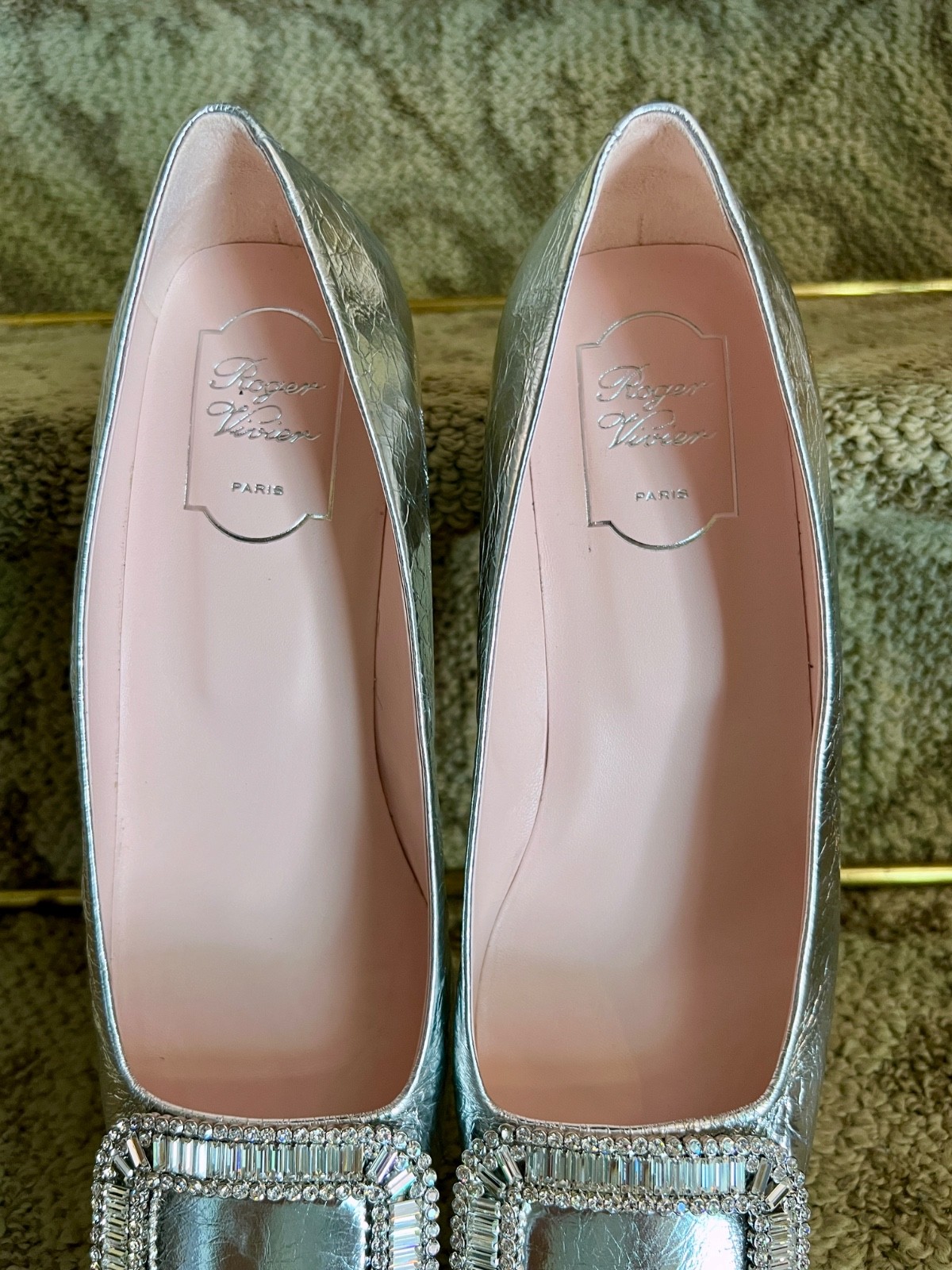 $2245 Roger Vivier Belle Silver Crinkle Leather Pumps Heels Size 41.5 or 11.5