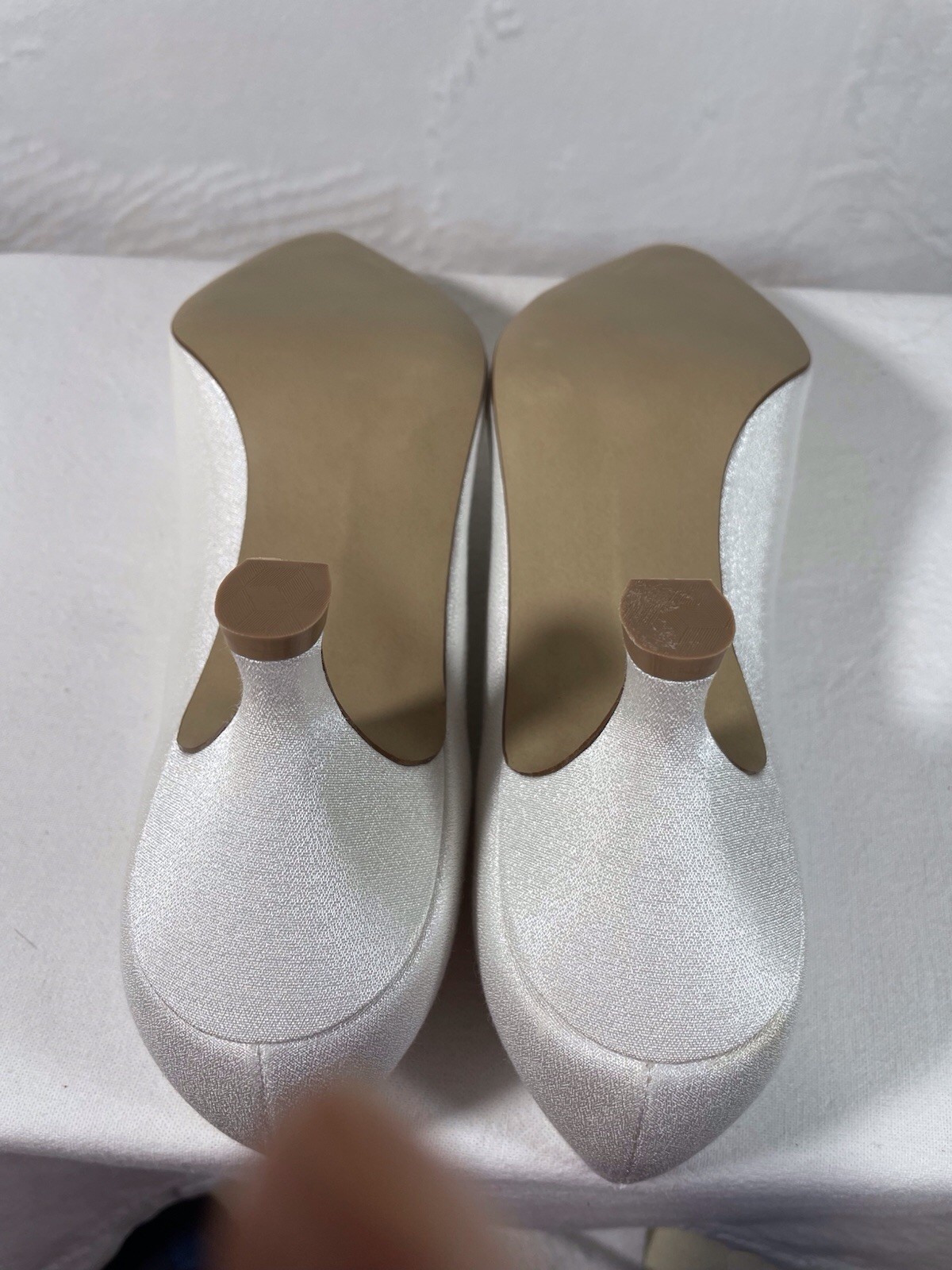 New! Dyeables White Closed Toe Classic Pumps With Roping Detail 9.5 B