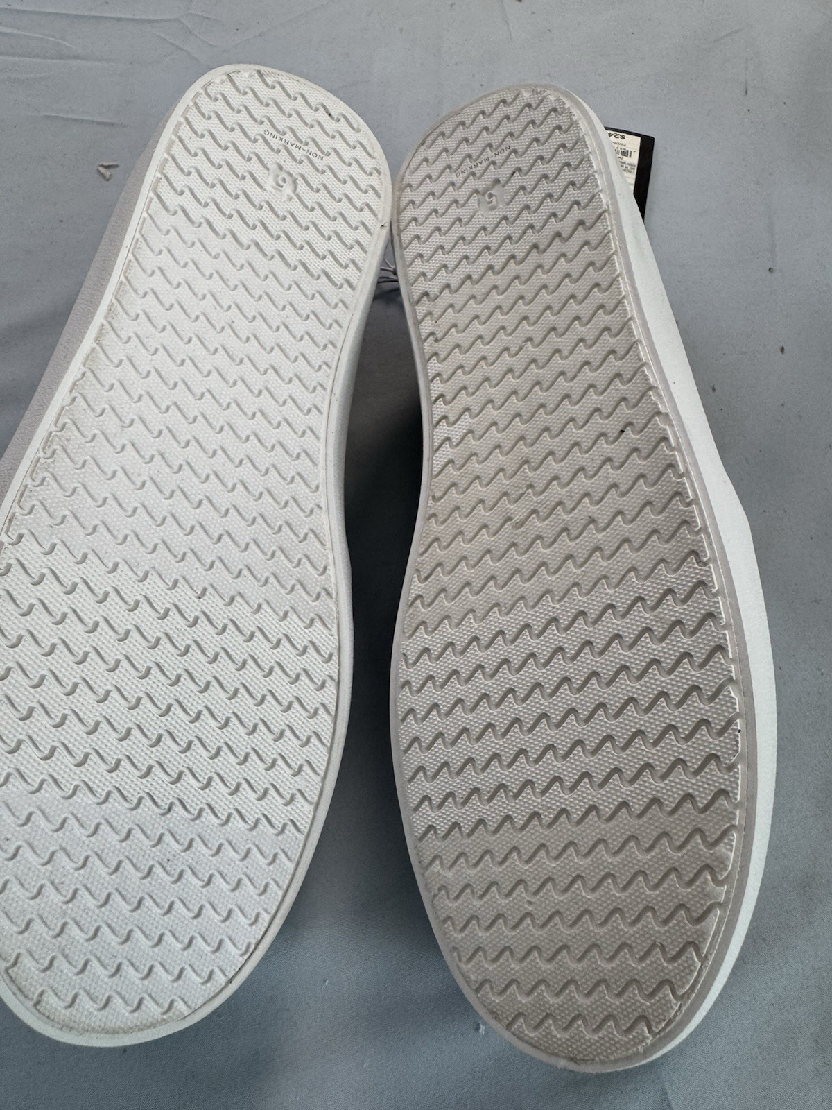Art Classs Rhinestone Slip On Shoes Women’s Size 5