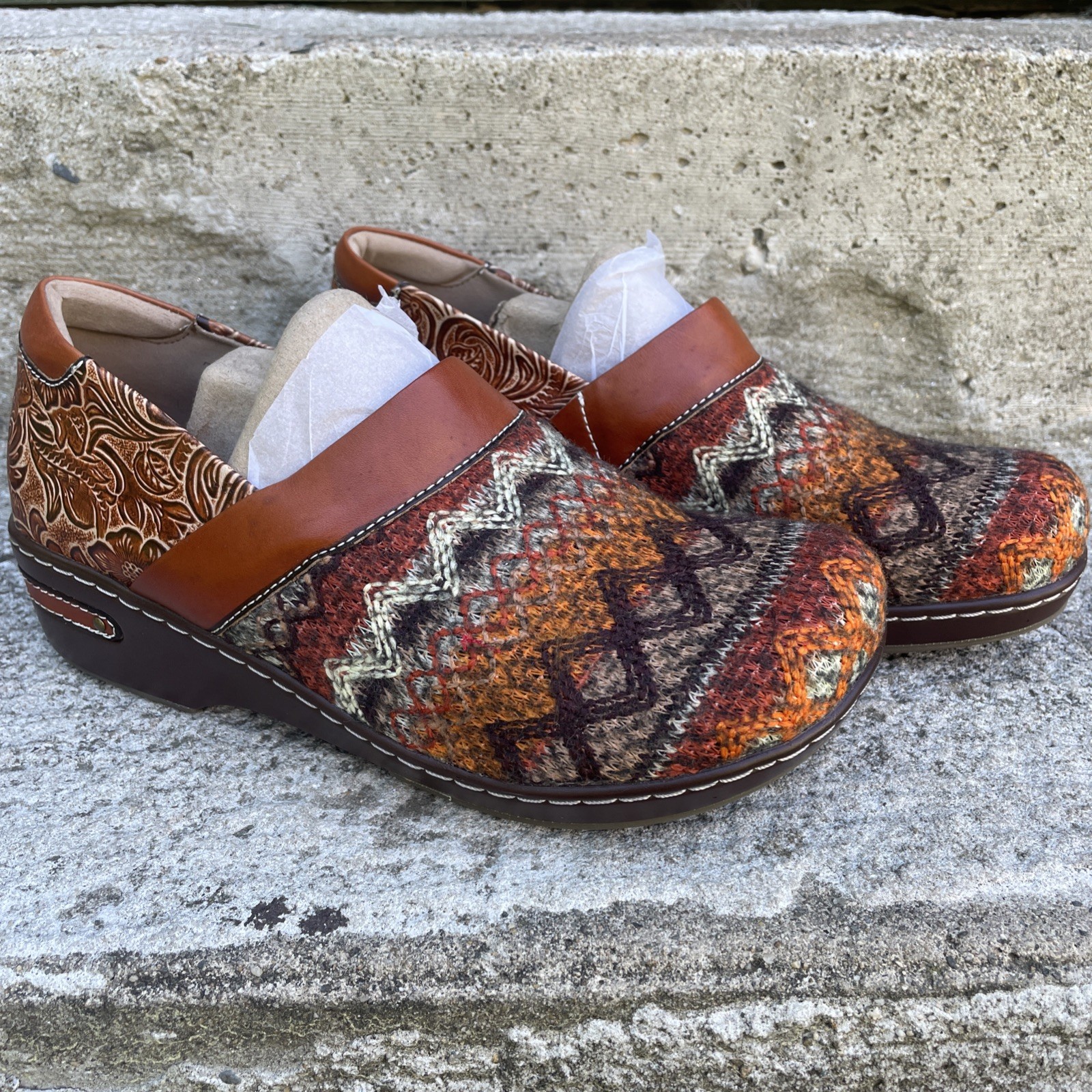L’Artiste Zagabank Clogs Spring Step Sz 42 Woven Textile Embossed Floral Leather
