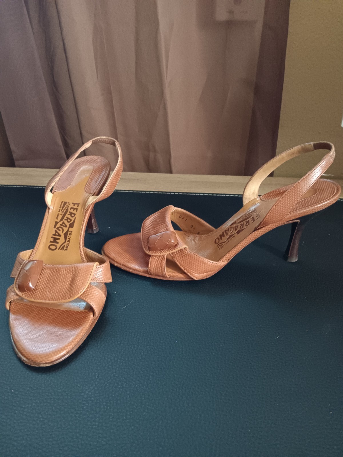 Vtg FERRAGAMO Peep Toe Sling Back Peep Toe Classy 3″ Heel 8 1/2 B