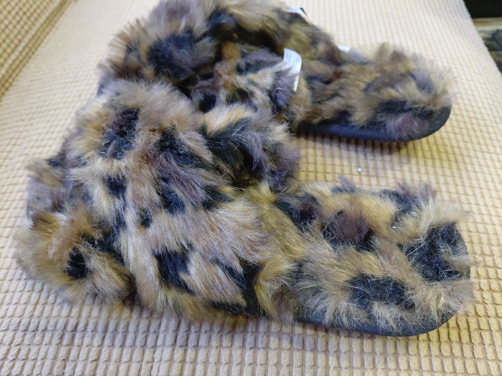 Women’s M/L New Abercrombrie& Finch Leopard Faux Fur Slippers House Shoes Vtg