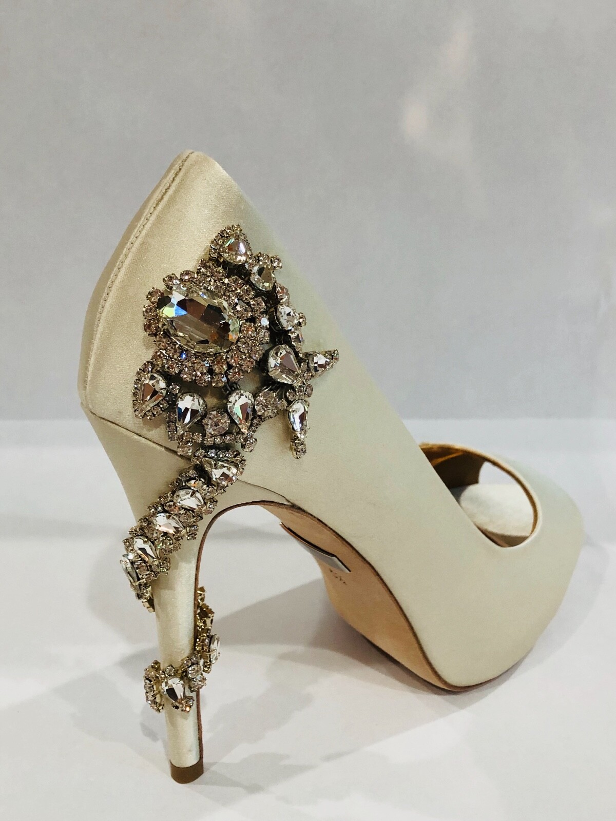 Badly Mischka Ivory Women’s Royal Dress Pump Open Toe,White, Size 5.5 Wedding