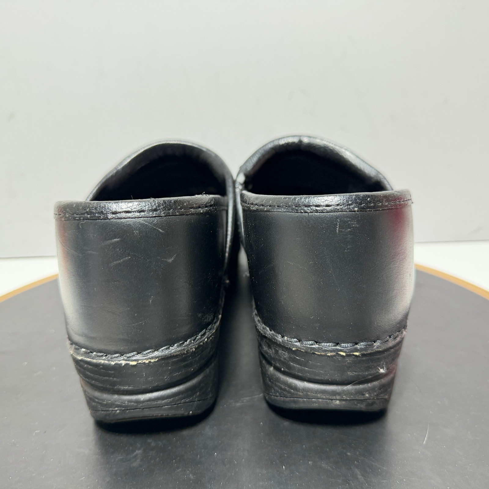 Dansko XP Professional Clogs Women Size 41 Slip Resistant Black Leather Workwear