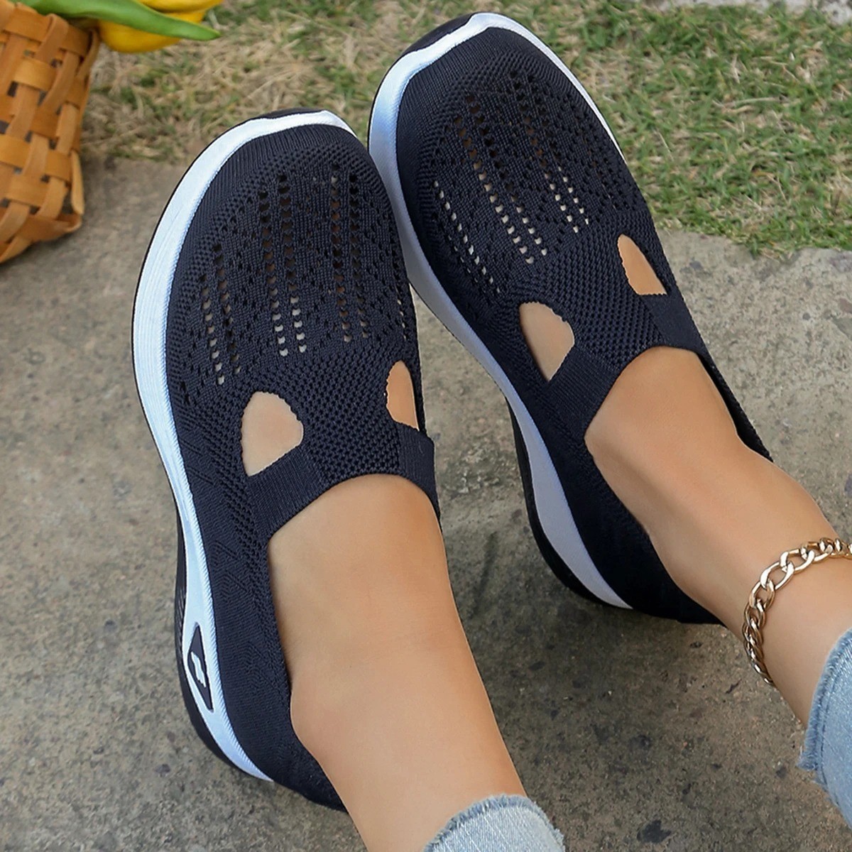 Women’s Casual Sneakers Lightweight Flat Walking Shoes for All Seasons Style