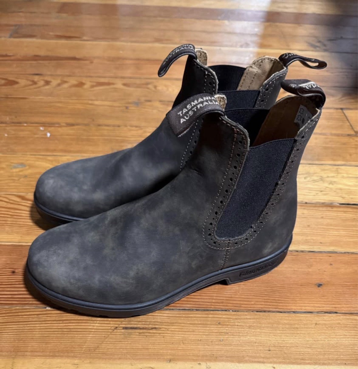 NWOB Women’s Blundstone’s #1351 Size 9 Rustic Brown Leather Chelsea Boots New