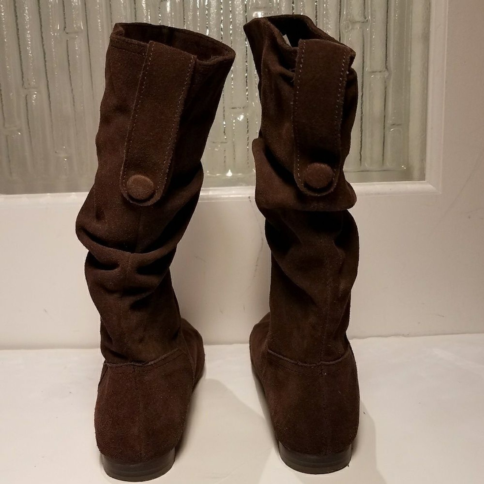 Blue Mountain dark brown suede boots