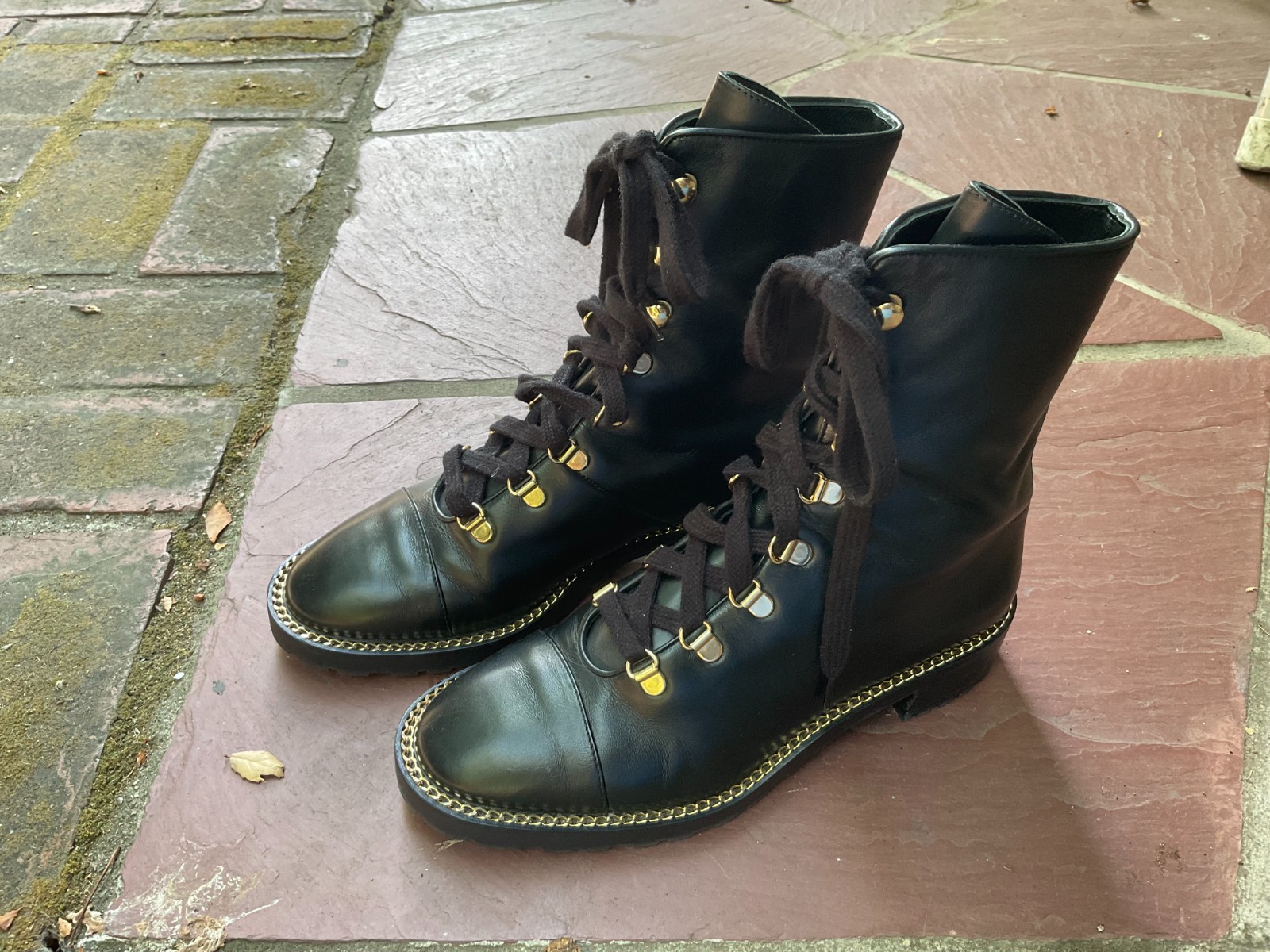 Stuart Weitzman Kolbie Black Leather Chain Combat Boots Gold Hardware Sz 7B 37.5