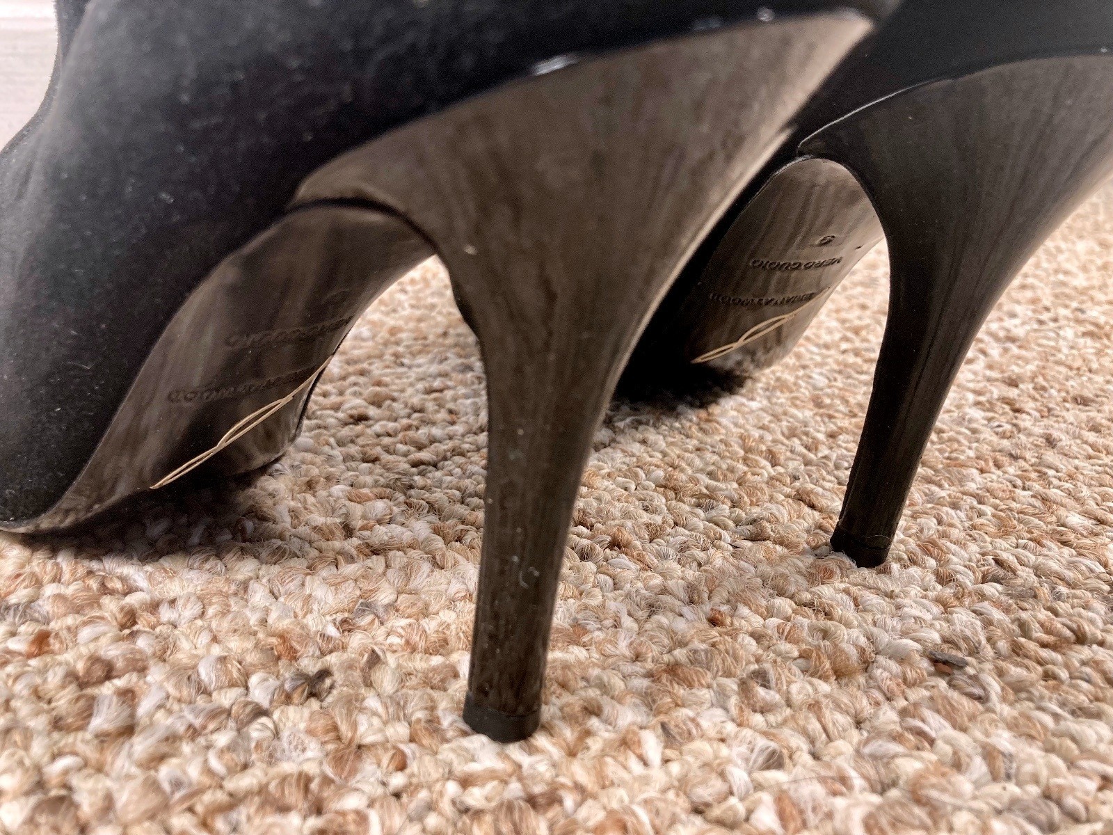 New Stuart Weitzman Standout Black Suede Pointed-Toe Ankle Boots Women’s Size 9