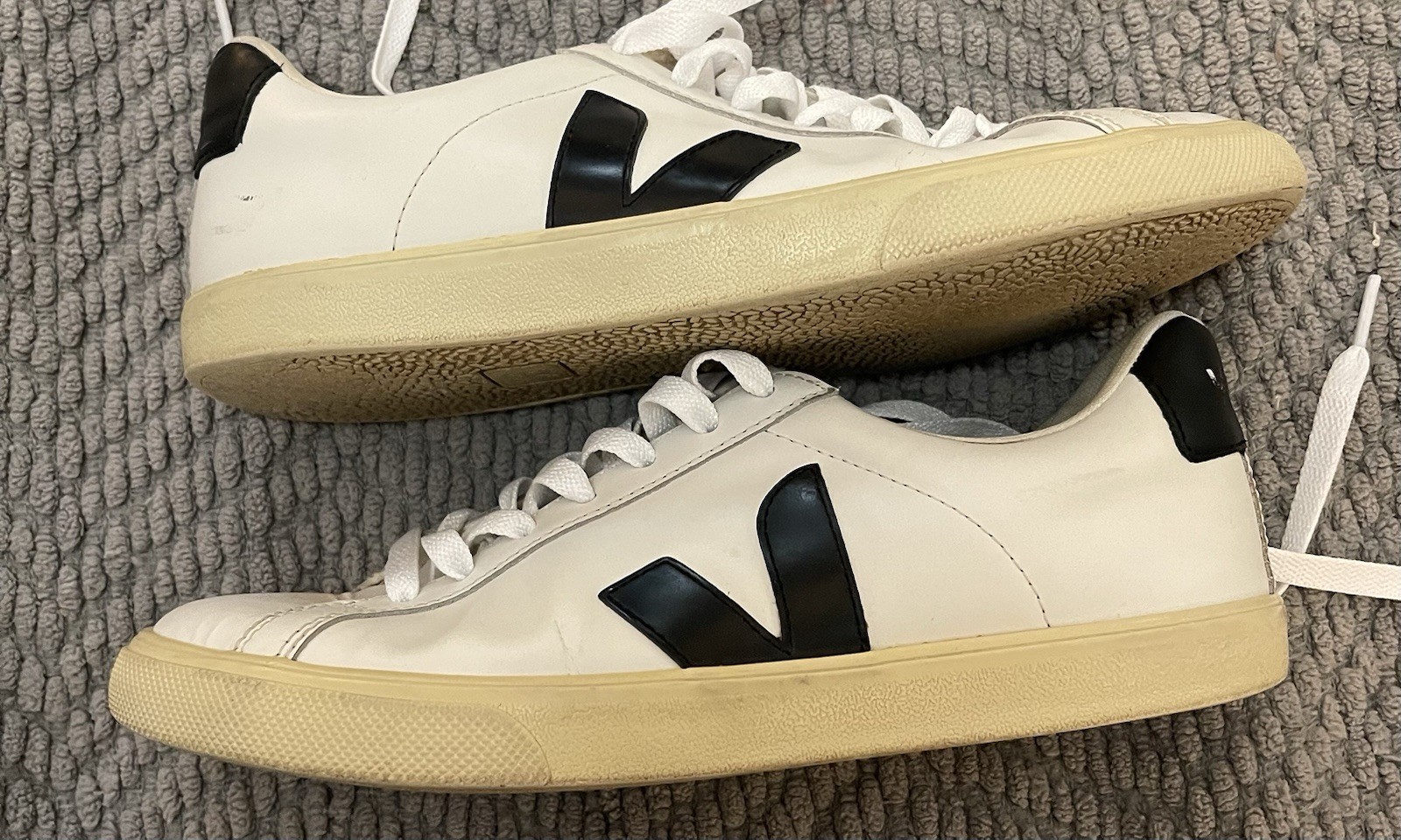 VEJA Esplar White Leather Sneakers Women’s US 8 EU 39 Black V Logo