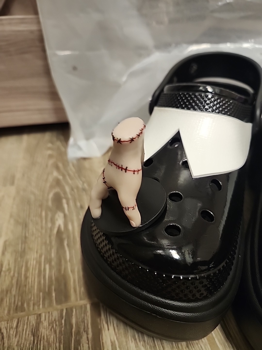 WEDNESDAY ADDAMS X CROCS STOMP CLOGS NWT NEW IN BAG Size W8 / M6