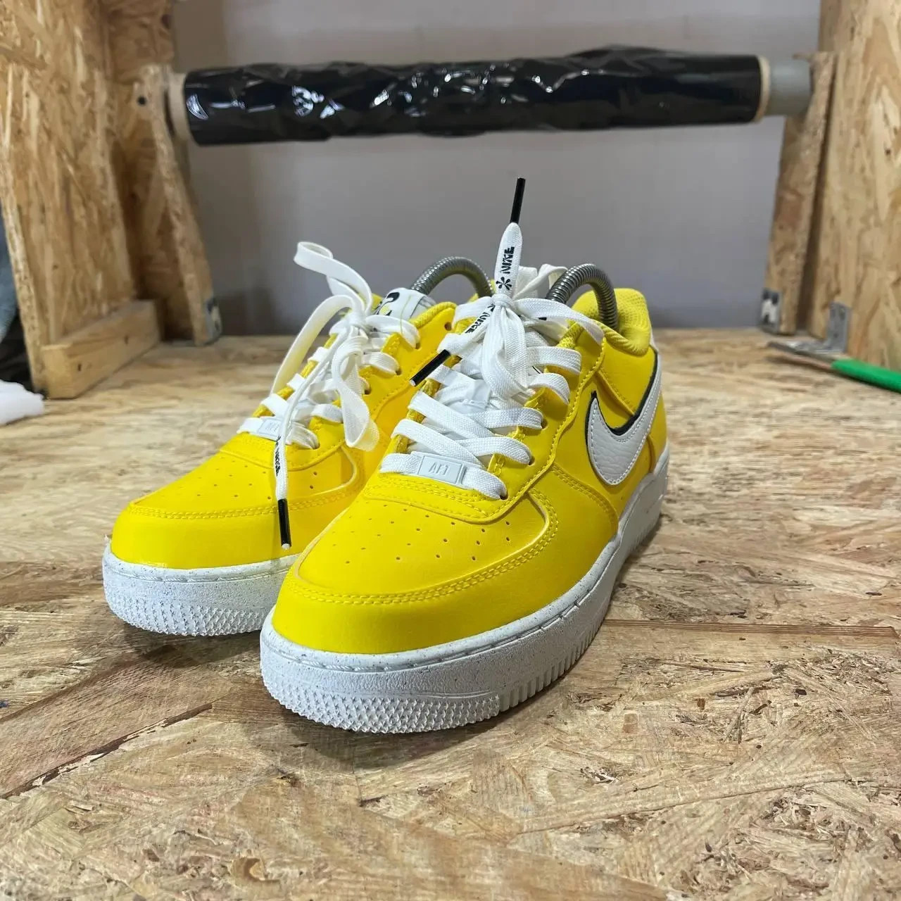 Nike Air Force 1 Lv8 Yellow 7.5