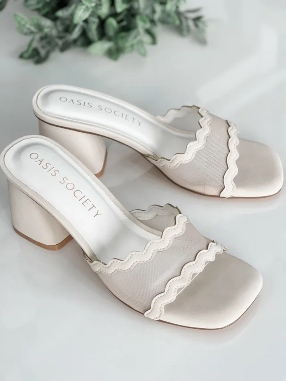 Oasis Society The Trina Scalloped Mesh Block Heel Vegan Leather Size 7.5 $42