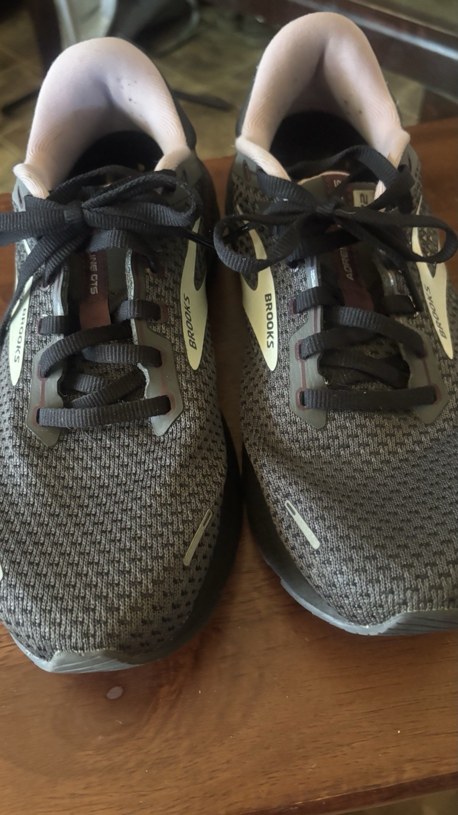 Brooks Adrenaline GTS 22 Women’s Low Top Lace Up Sneaker Gray/Black/Pink