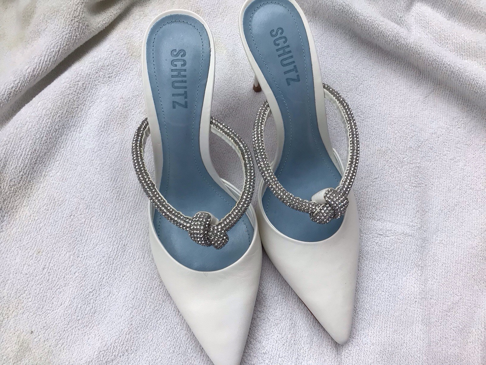Schutz Pearl Nubuck Pump White Leather Embellished Knot Strand Size 7.5B.