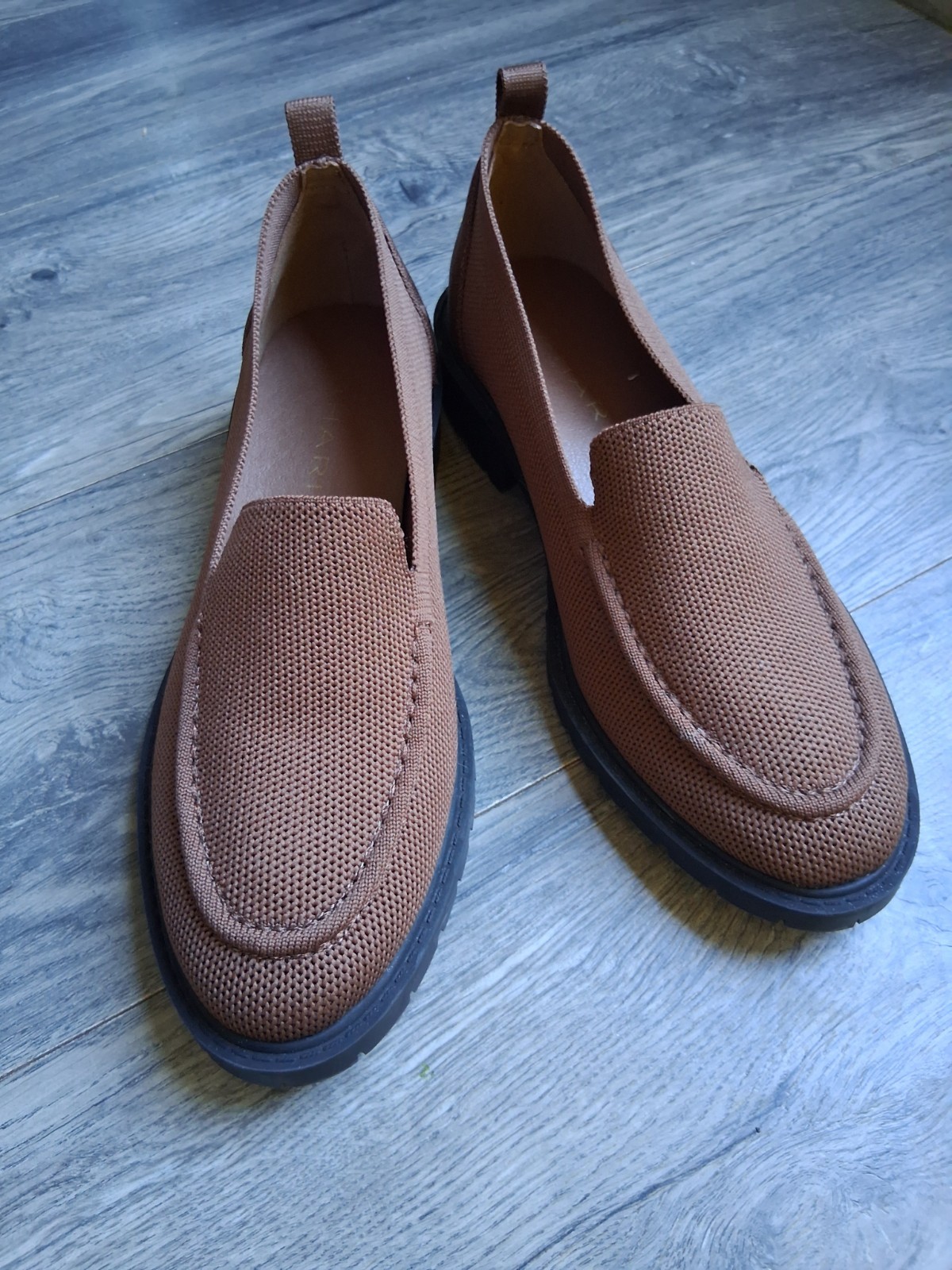 Tahari Vegan Textile Fabric Upper Brown Slip On Loafers Size 7.5-Business/Casual