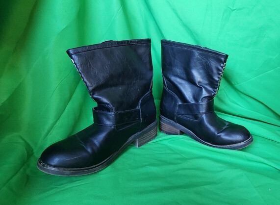 Italo-01 boots Size 6.5 [With silver studs-as see in picture]