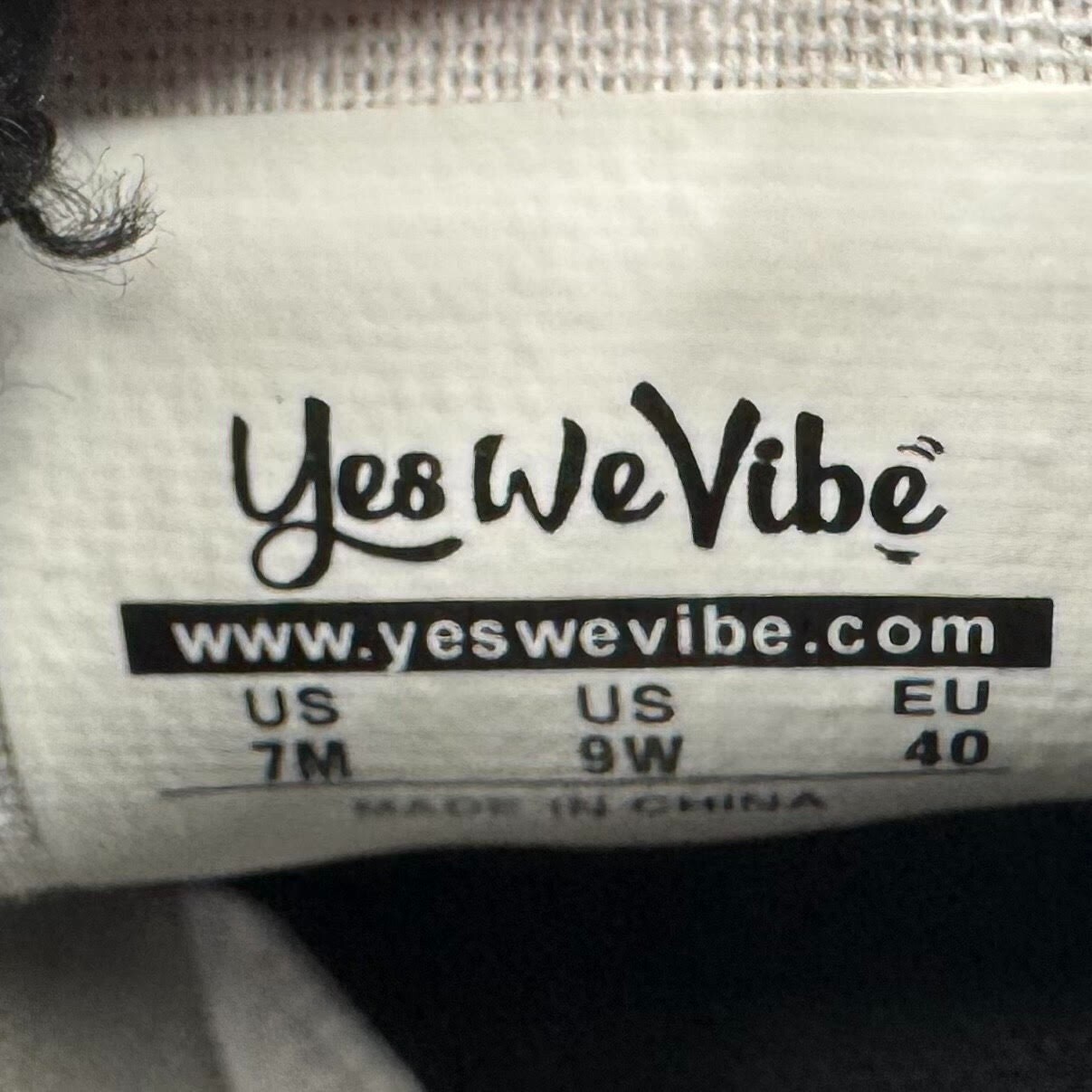 Yes We Vibe Shoes UNISEX Multicolor Peace Sign Slip On Sneakers MENS 7 WOMENS 9