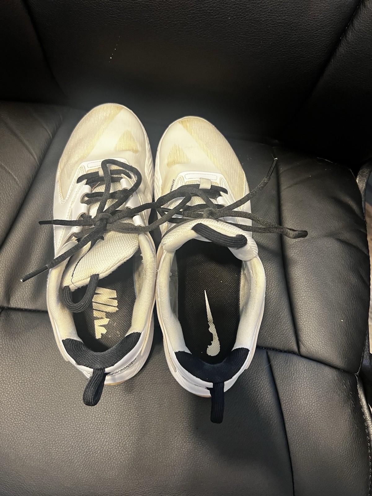 Nike White Women’s Volleyball Shoes Size 7 Excellent Condition