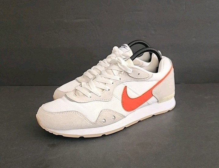 Nike Venture Runner White Orange Beige Mesh Suede Athletic Sneaker Womens 9.5