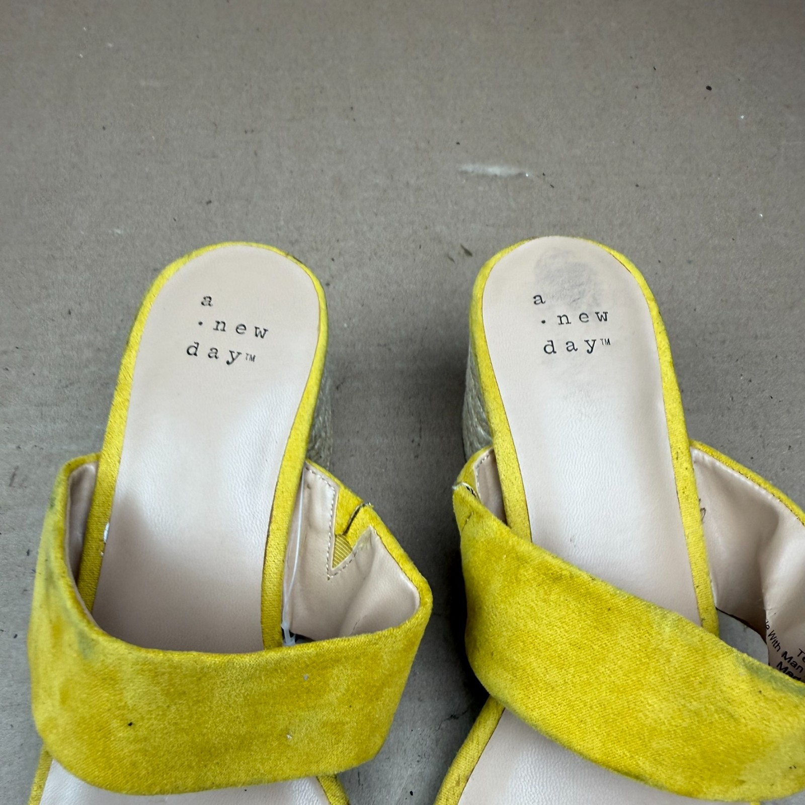 A New Day Women’s Size 8 Yellow Espadrille Mule Sandals – Flaws/Defects