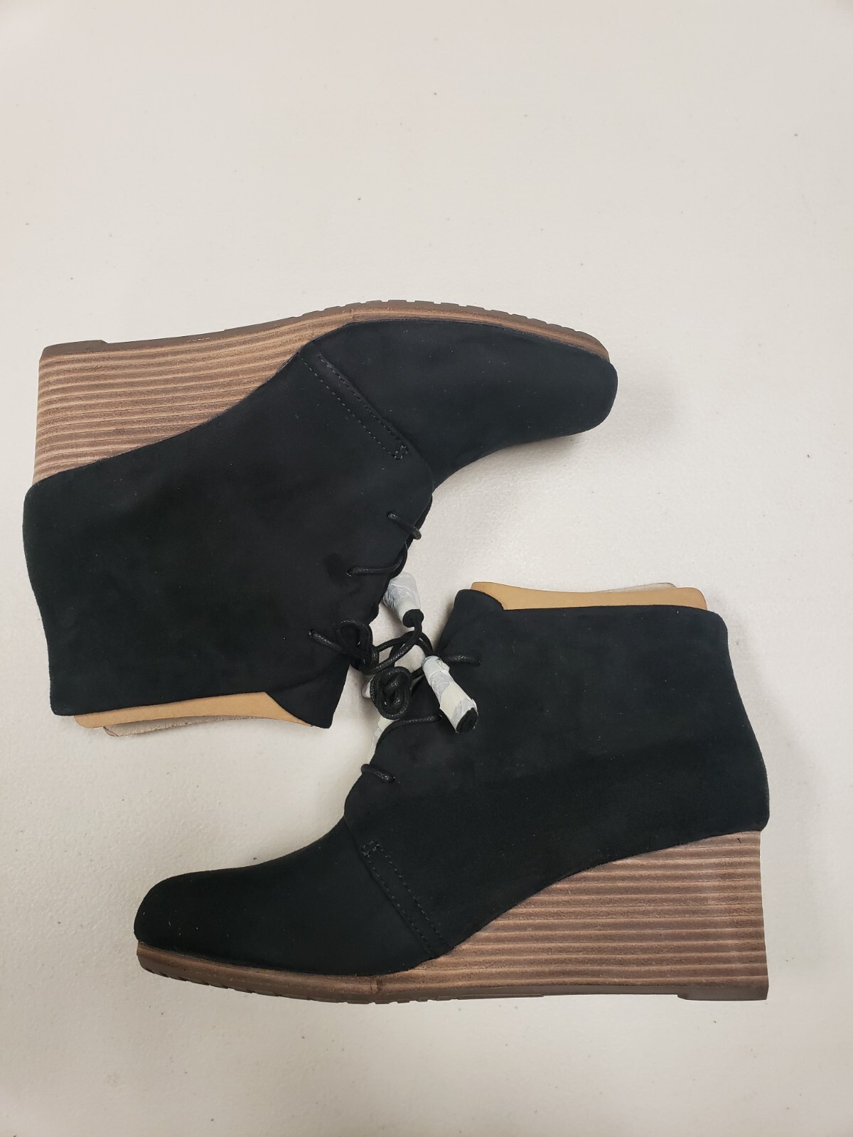 NWOB Dr. Scholl’s Womens Dakota Bootie Black Microfiber Suede Tie Wedge Size 8.5