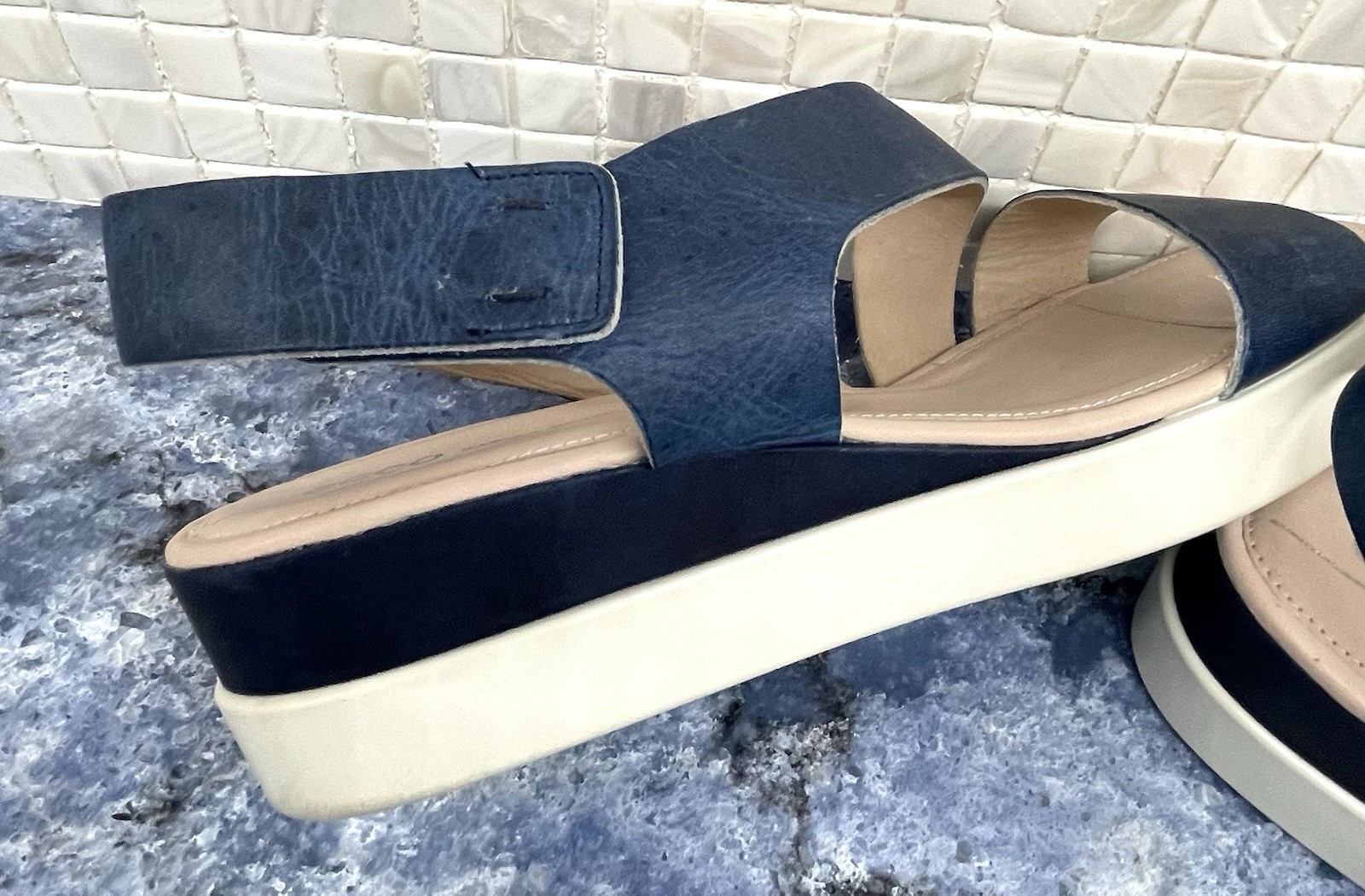 ECCO Womens US 10-10.5 EU 41 Navy Blue Leather Platform Sandals Excellent