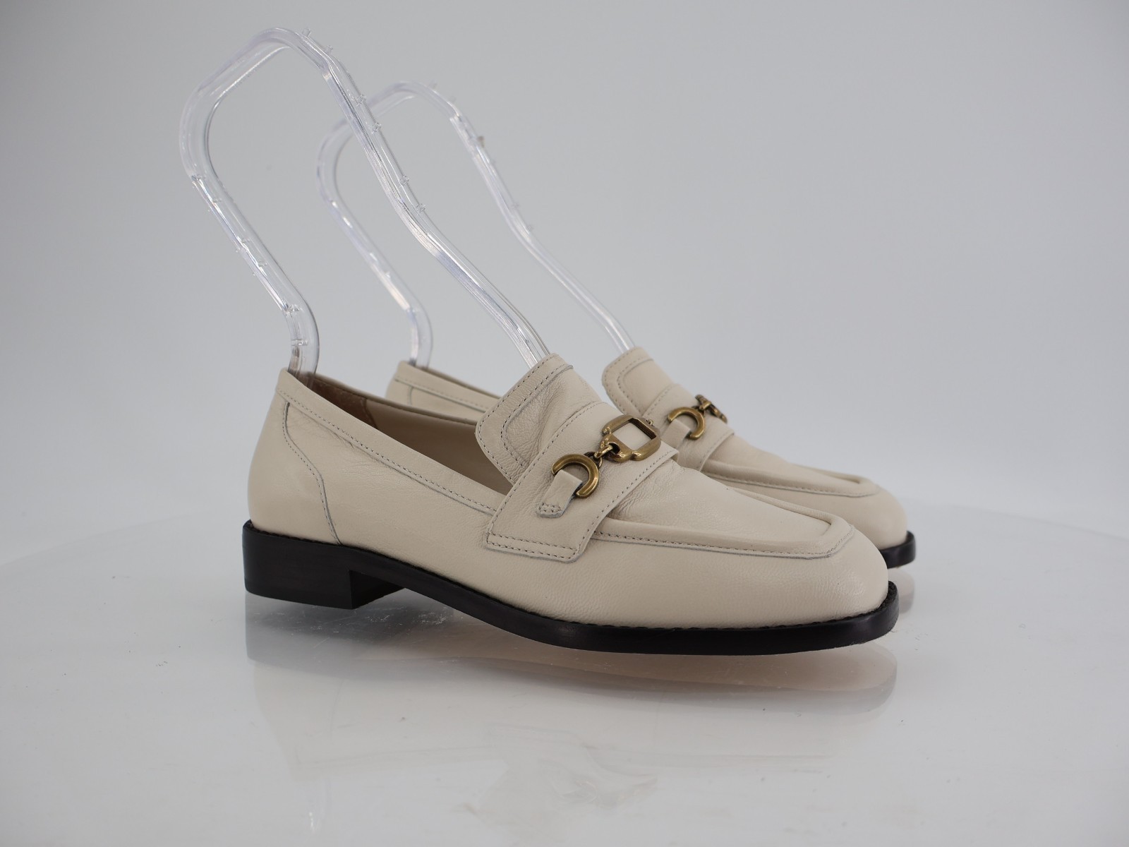 Larroude Patricia Penny Loafer Ivory Leather Gold Chain Size 5.5 Slip On Shoes