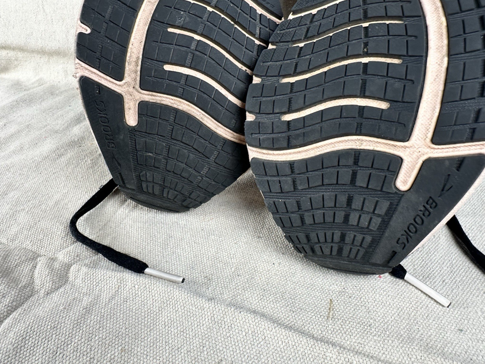 Brooks Glycerin GTS 19 Women’s Running Shoes Black/Pink, Size 8.5