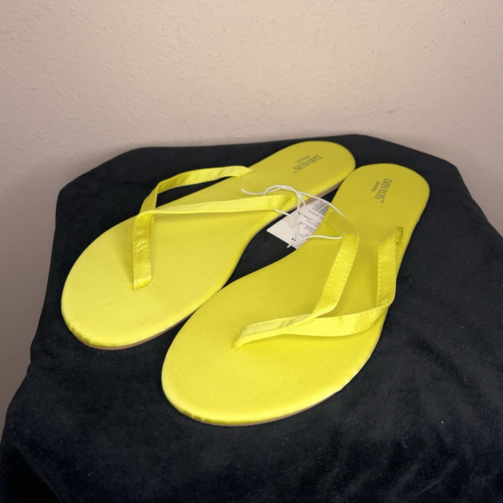 New David’s Bridal Medium 7 8 Flip Flops Satin Fabric Womens Lime Yellow NWT