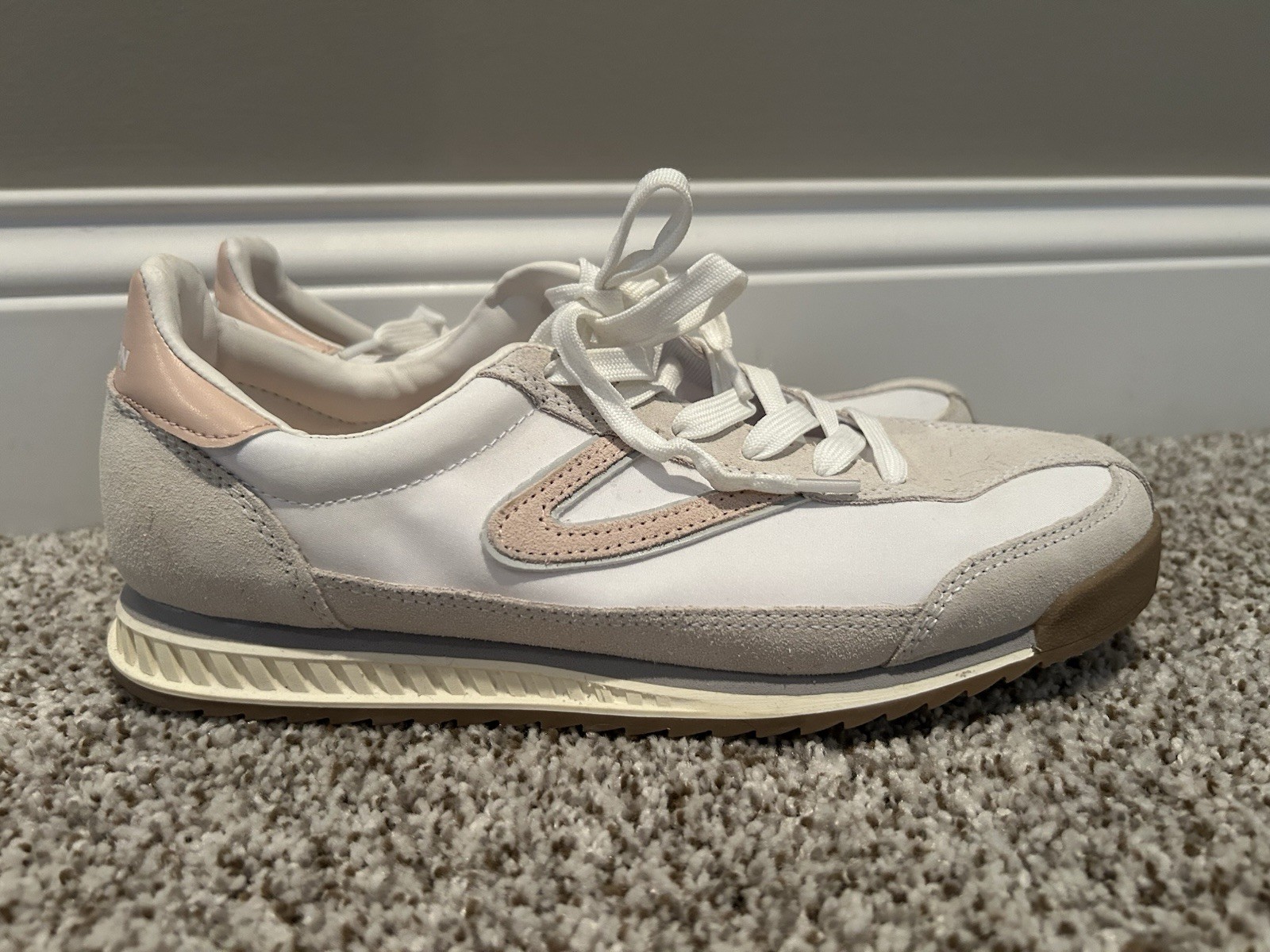 Tretorn Hailey Shoes Womens Size 9M Pink Leather Memory Foam Sneakers 1880382